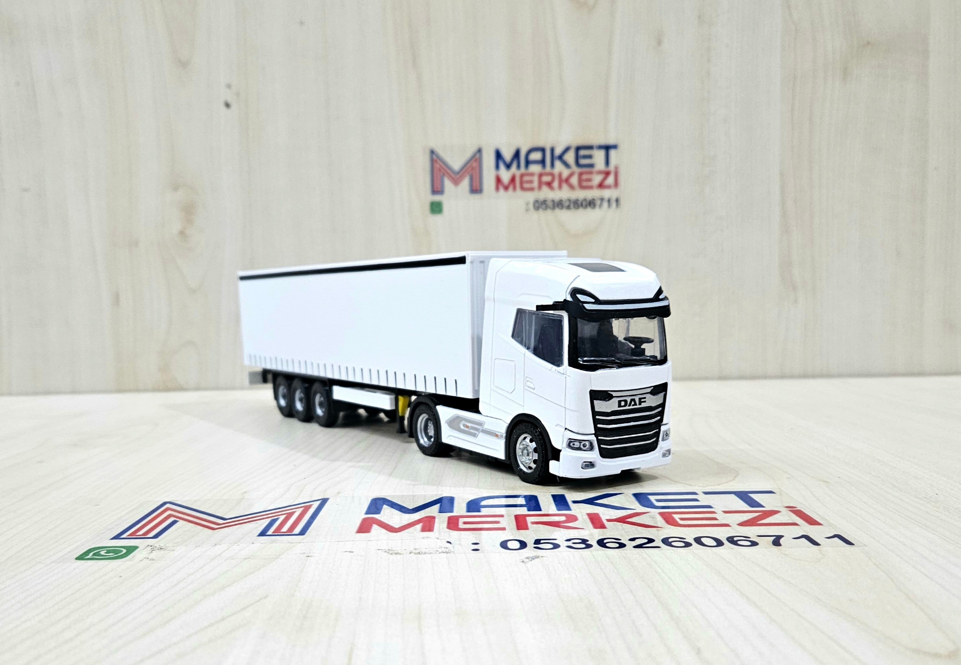 1/50 beyaz DAF GX TENTE DORSELİ TIR MAKETİ