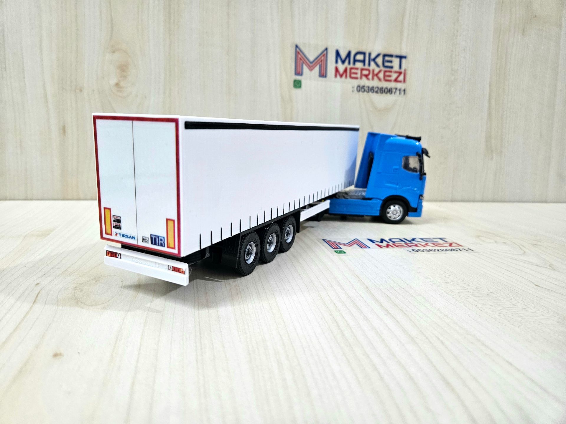 1/50 mavi RENAULT T-RANGE TENTE DORSELİ TIR MAKETİ