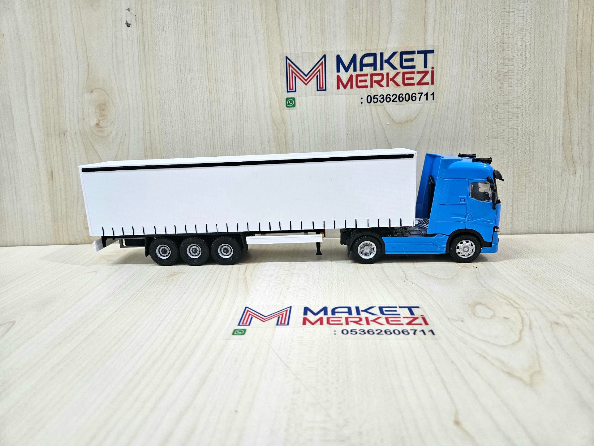 1/50 mavi RENAULT T-RANGE TENTE DORSELİ TIR MAKETİ
