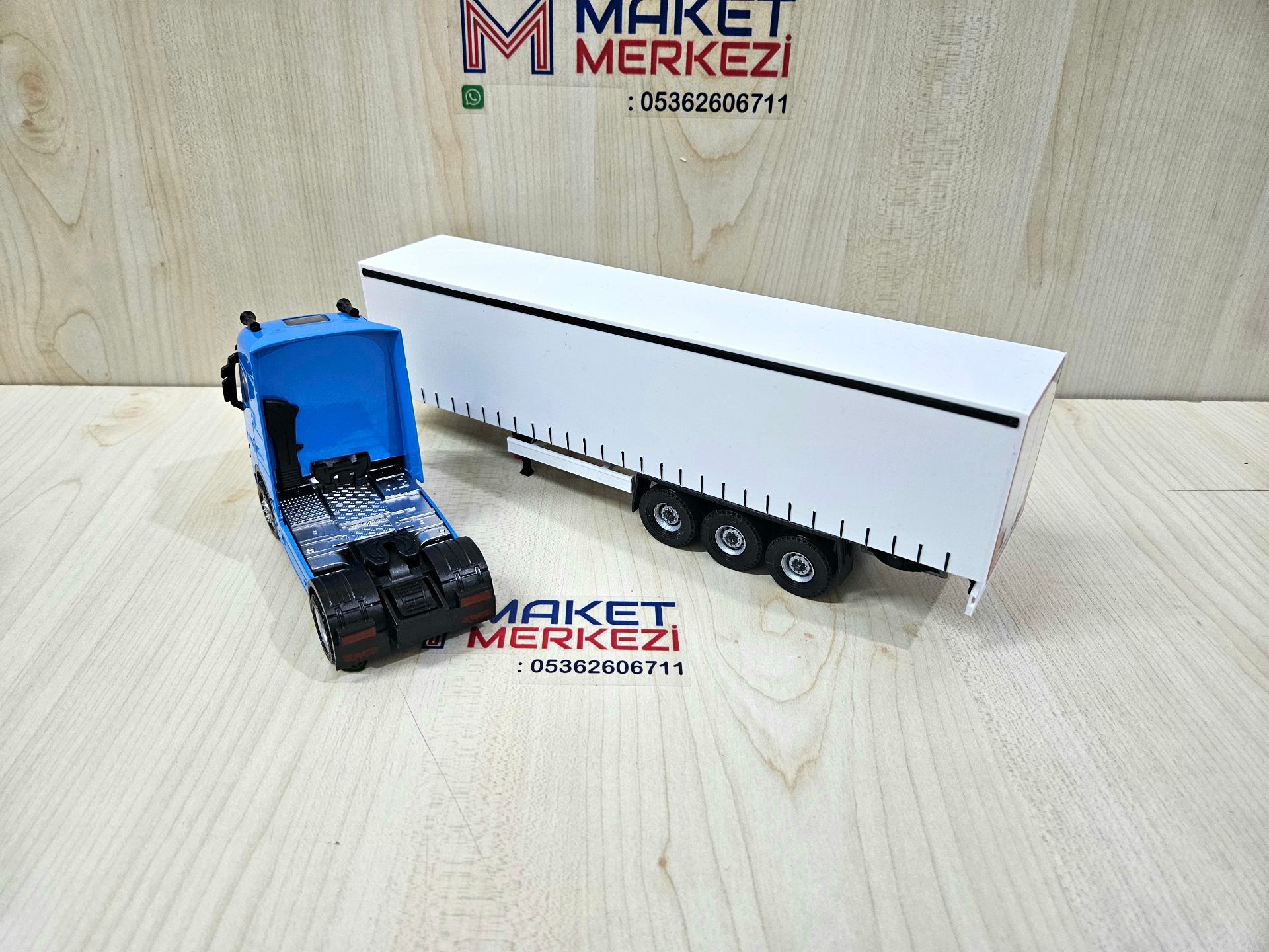 1/50 mavi RENAULT T-RANGE TENTE DORSELİ TIR MAKETİ