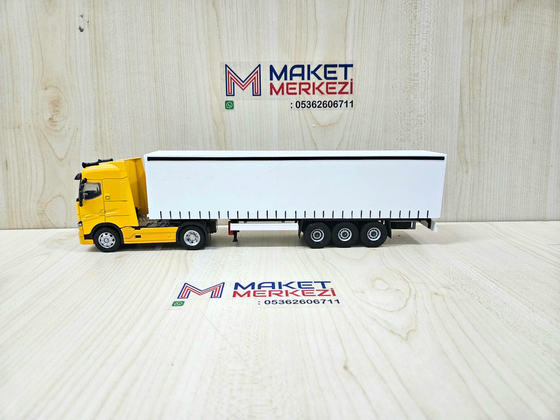 1/50 sarı RENAULT T-RANGE TENTE DORSELİ TIR MAKETİ