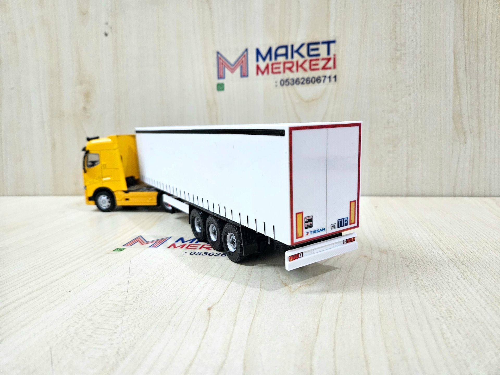 1/50 sarı RENAULT T-RANGE TENTE DORSELİ TIR MAKETİ