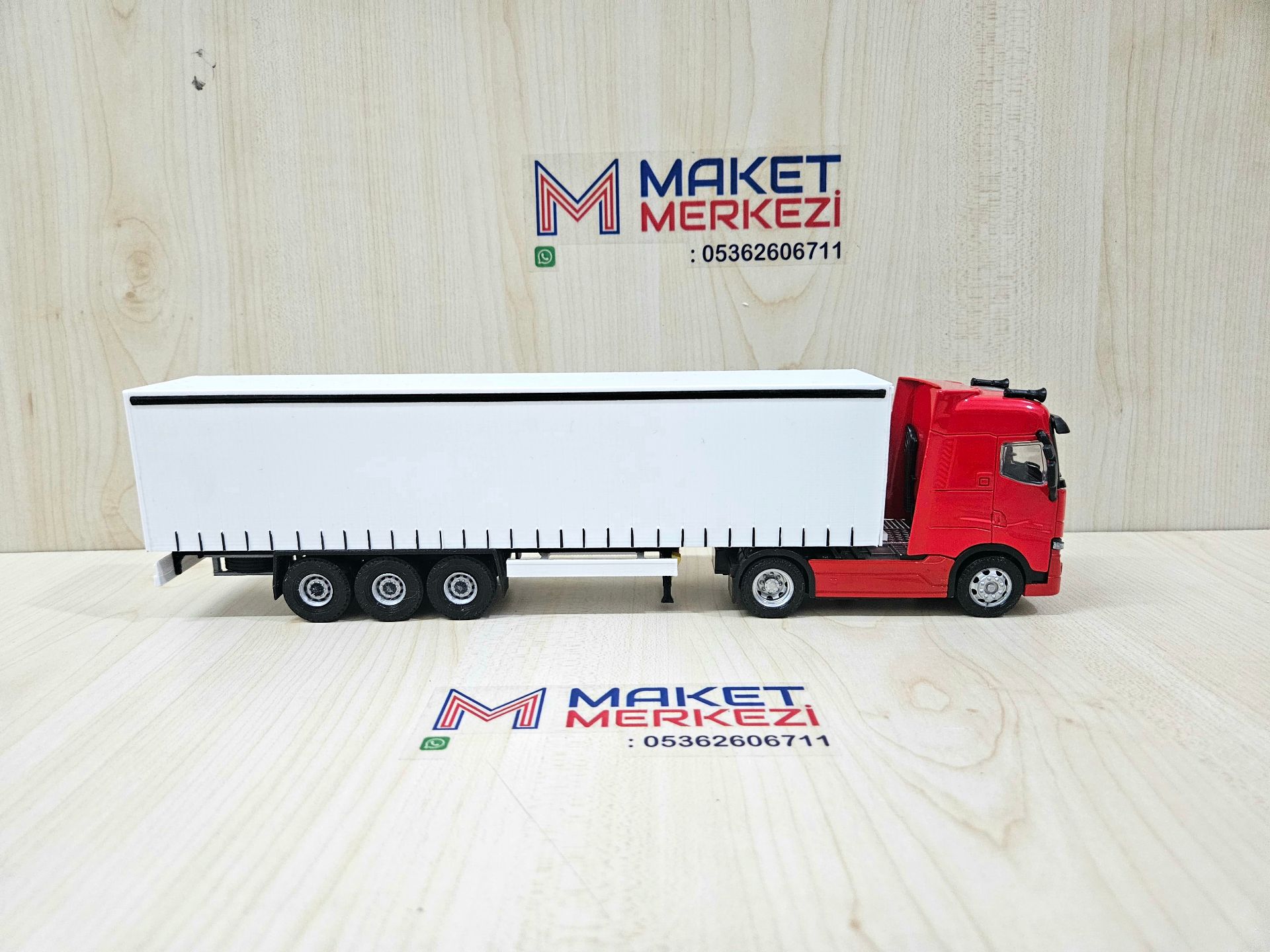 1/50 kırmızı RENAULT T-RANGE TENTE DORSELİ TIR MAKETİ