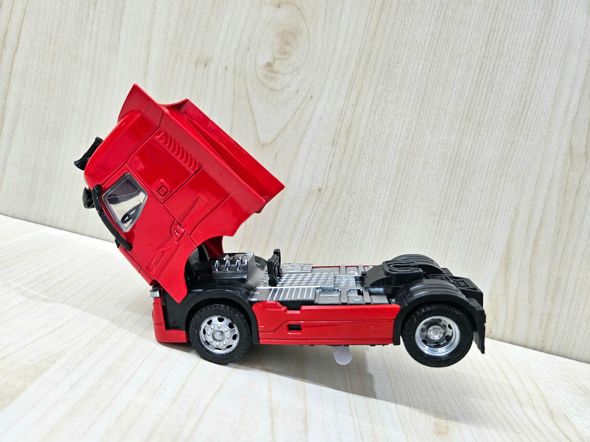 1/50 kırmızı RENAULT T-RANGE TENTE DORSELİ TIR MAKETİ