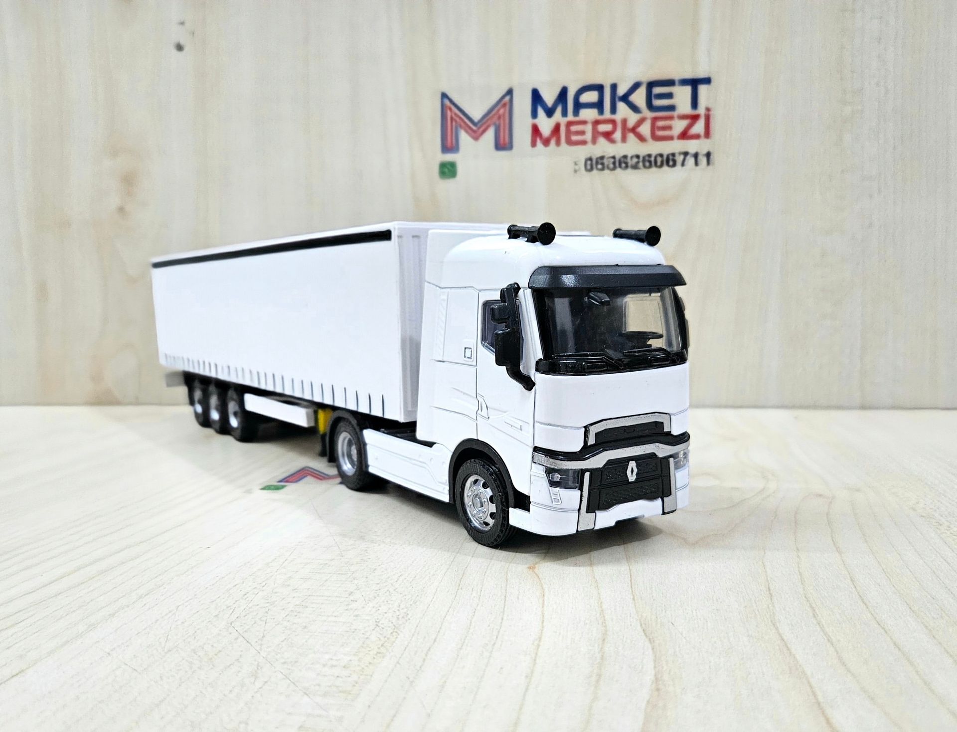 1/50 beyaz RENAULT T-RANGE TENTE DORSELİ TIR MAKETİ