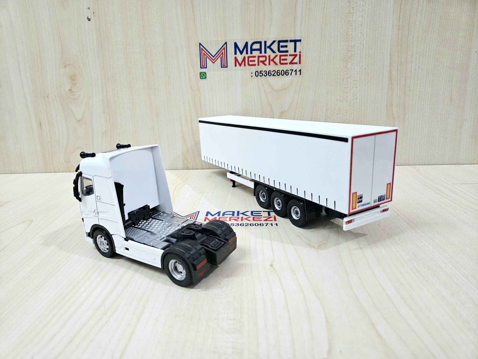 1/50 beyaz RENAULT T-RANGE TENTE DORSELİ TIR MAKETİ