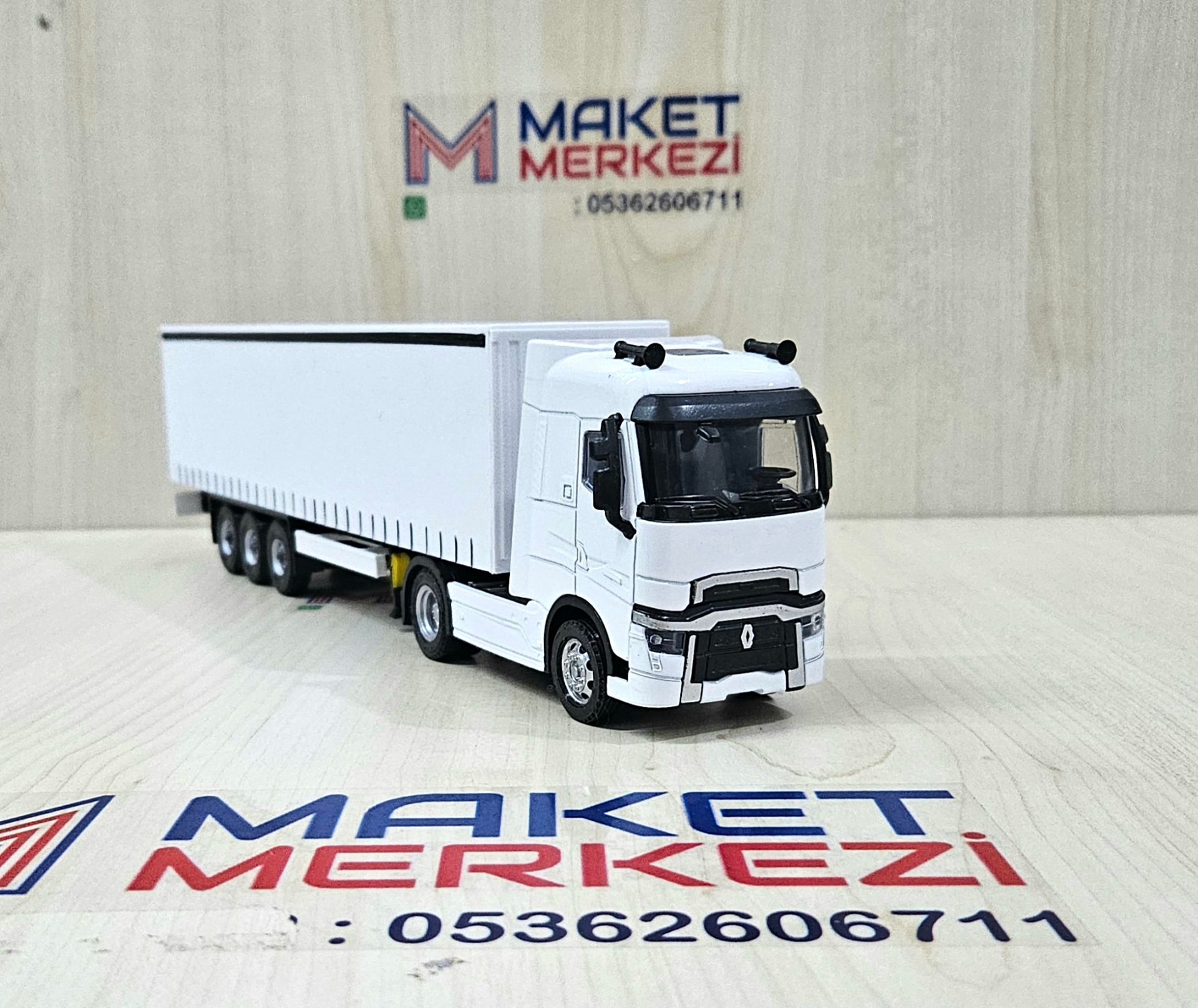 1/50 beyaz RENAULT T-RANGE TENTE DORSELİ TIR MAKETİ