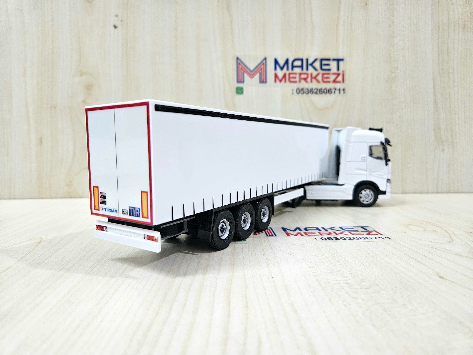 1/50 beyaz RENAULT T-RANGE TENTE DORSELİ TIR MAKETİ