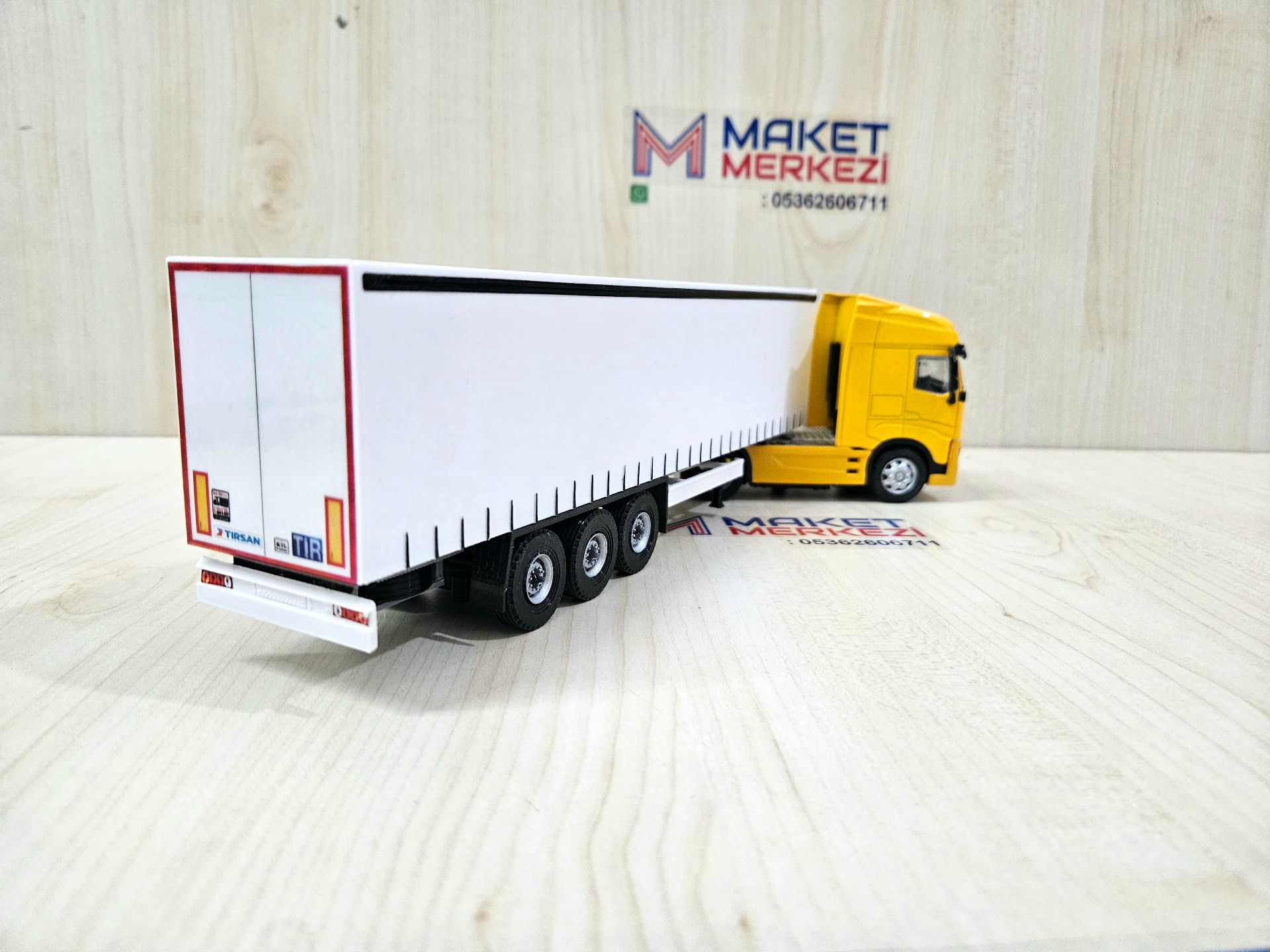 1/50 sarı IVECO S-WAY TENTE DORSELİ TIR MAKETİ