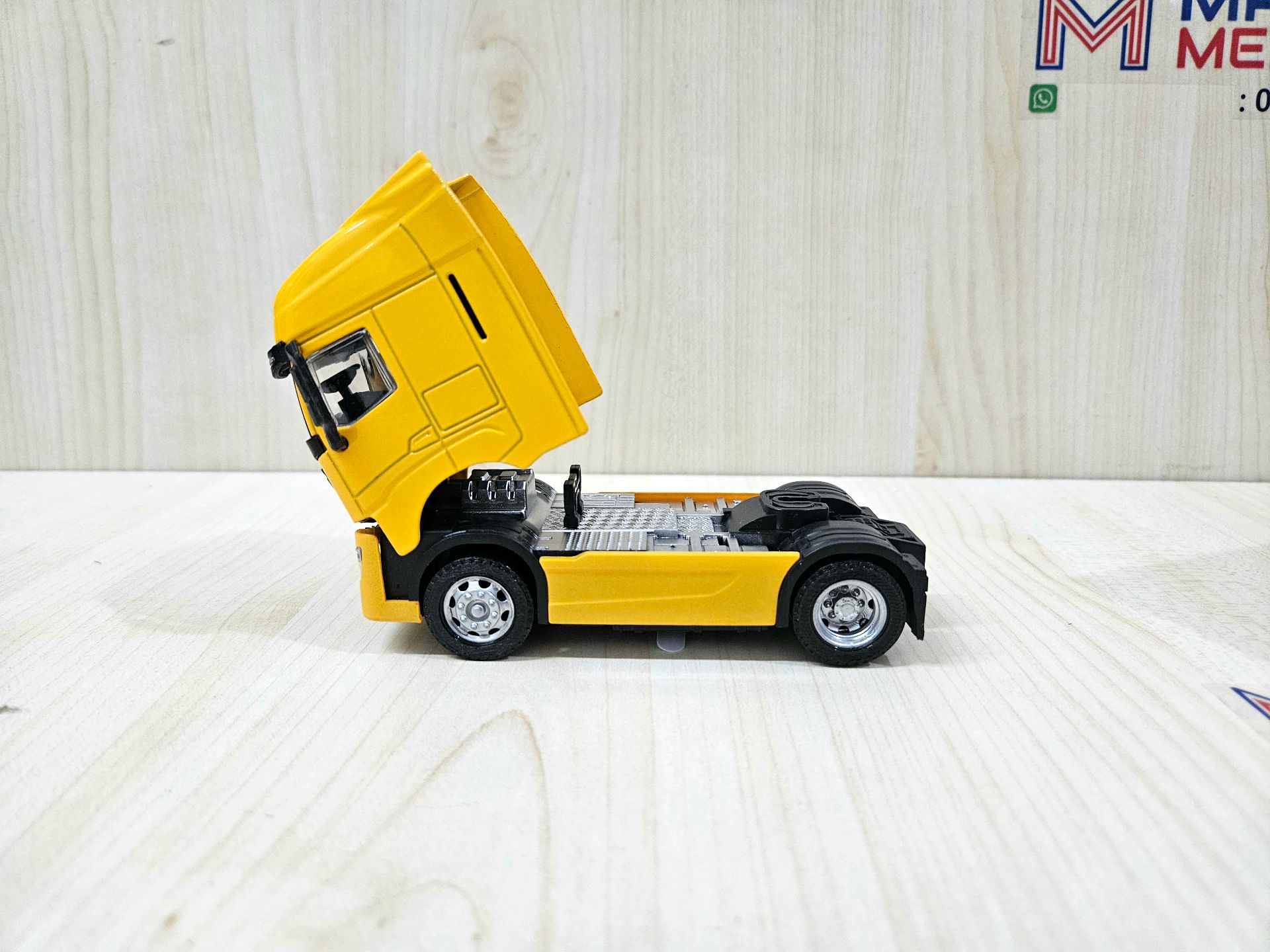 1/50 sarı IVECO S-WAY TENTE DORSELİ TIR MAKETİ