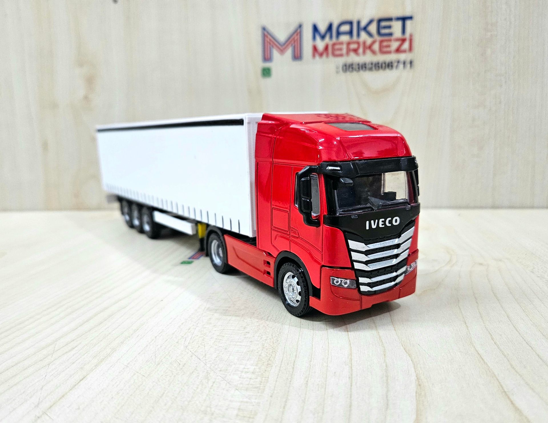1/50 kırmızı IVECO S-WAY TENTE DORSELİ TIR MAKETİ