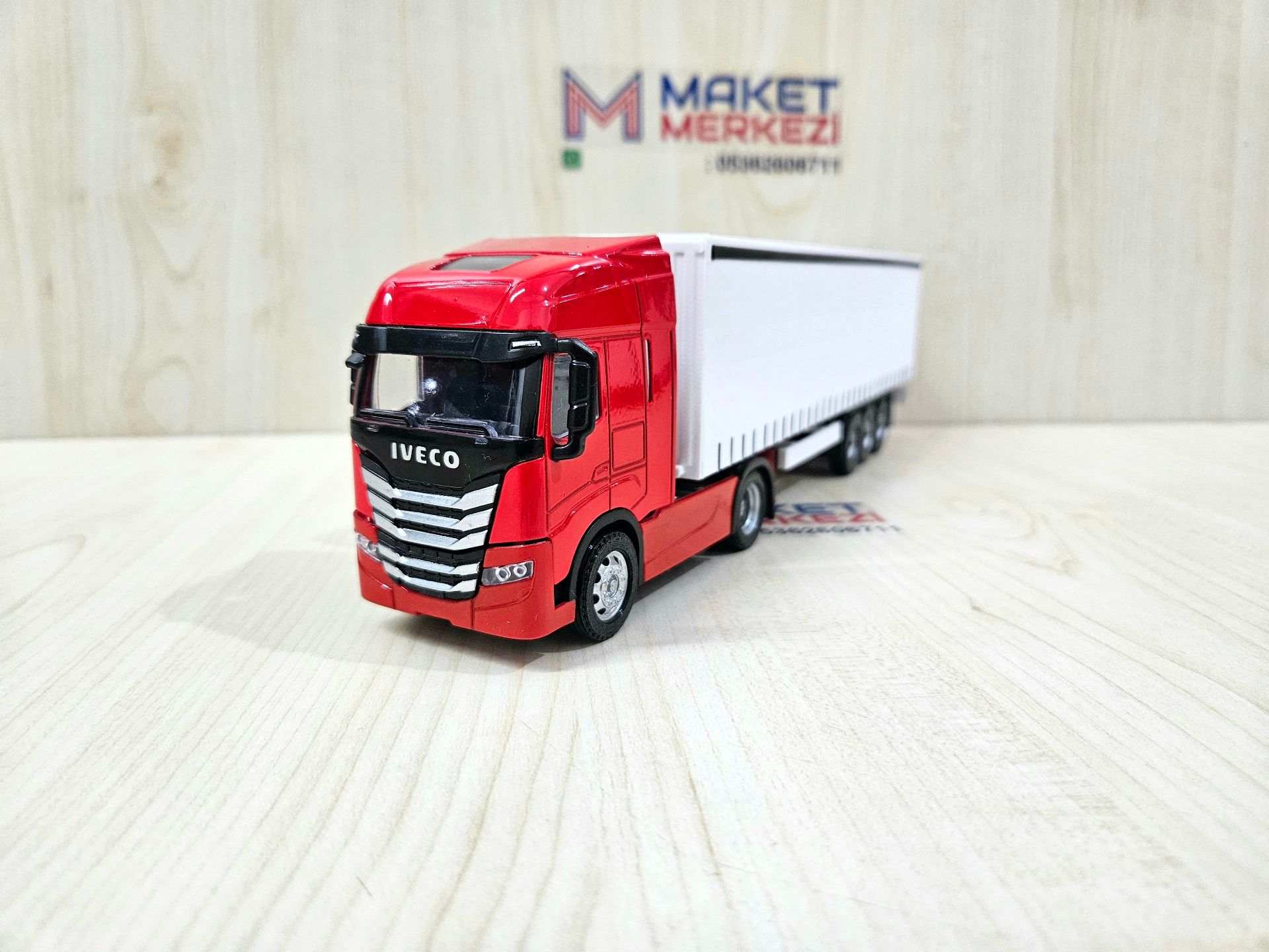 1/50 kırmızı IVECO S-WAY TENTE DORSELİ TIR MAKETİ