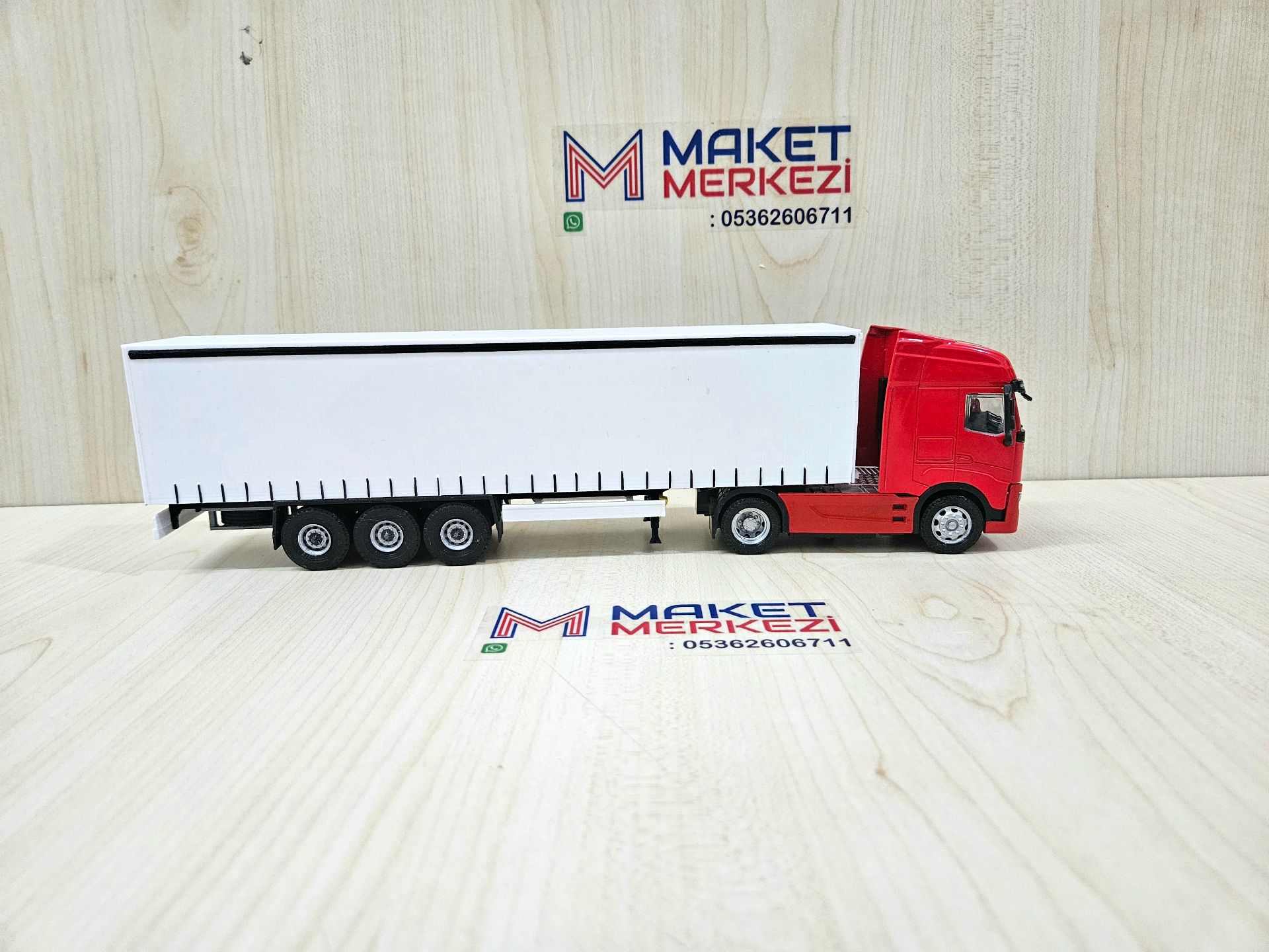 1/50 kırmızı IVECO S-WAY TENTE DORSELİ TIR MAKETİ