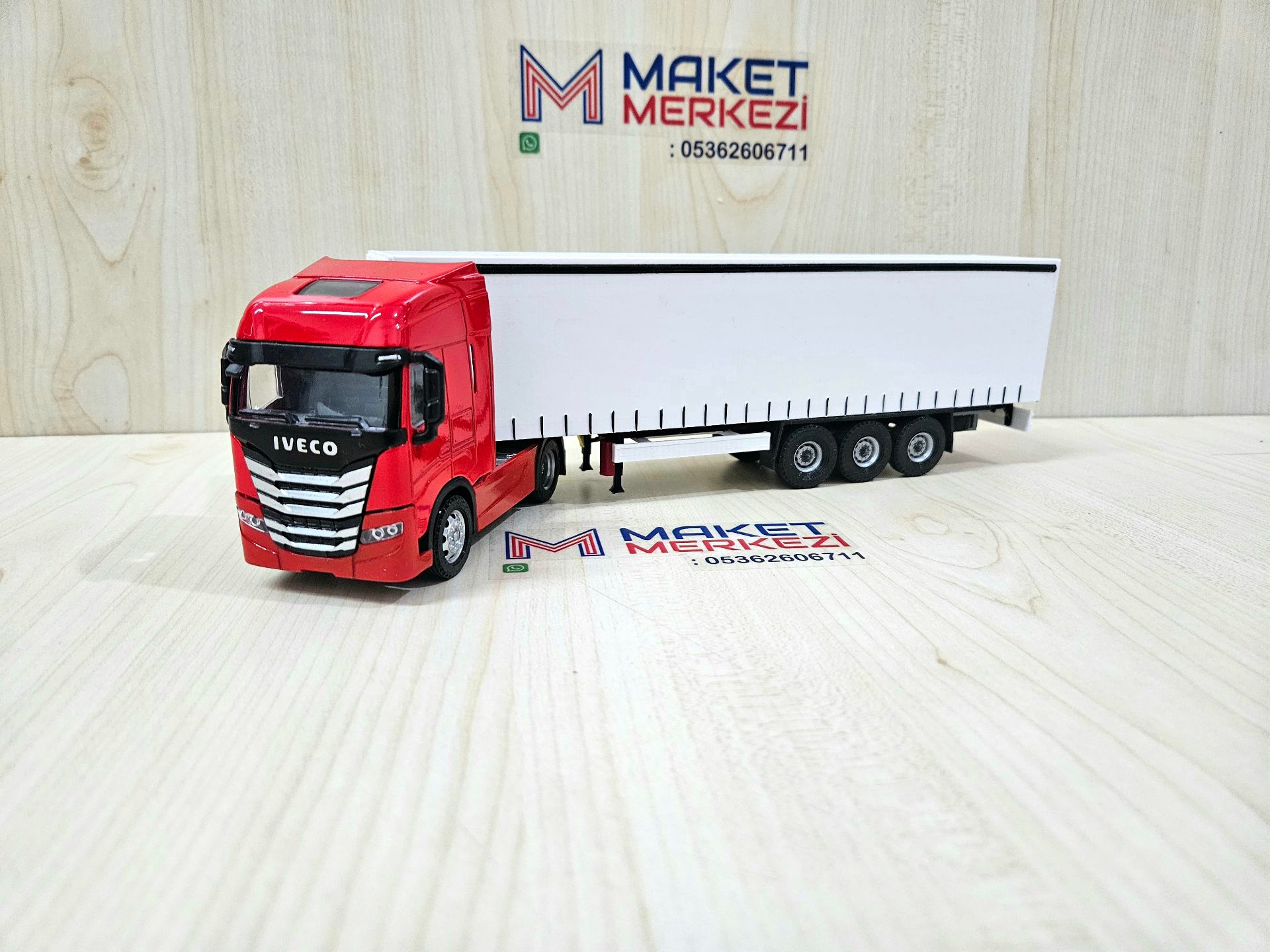1/50 kırmızı IVECO S-WAY TENTE DORSELİ TIR MAKETİ