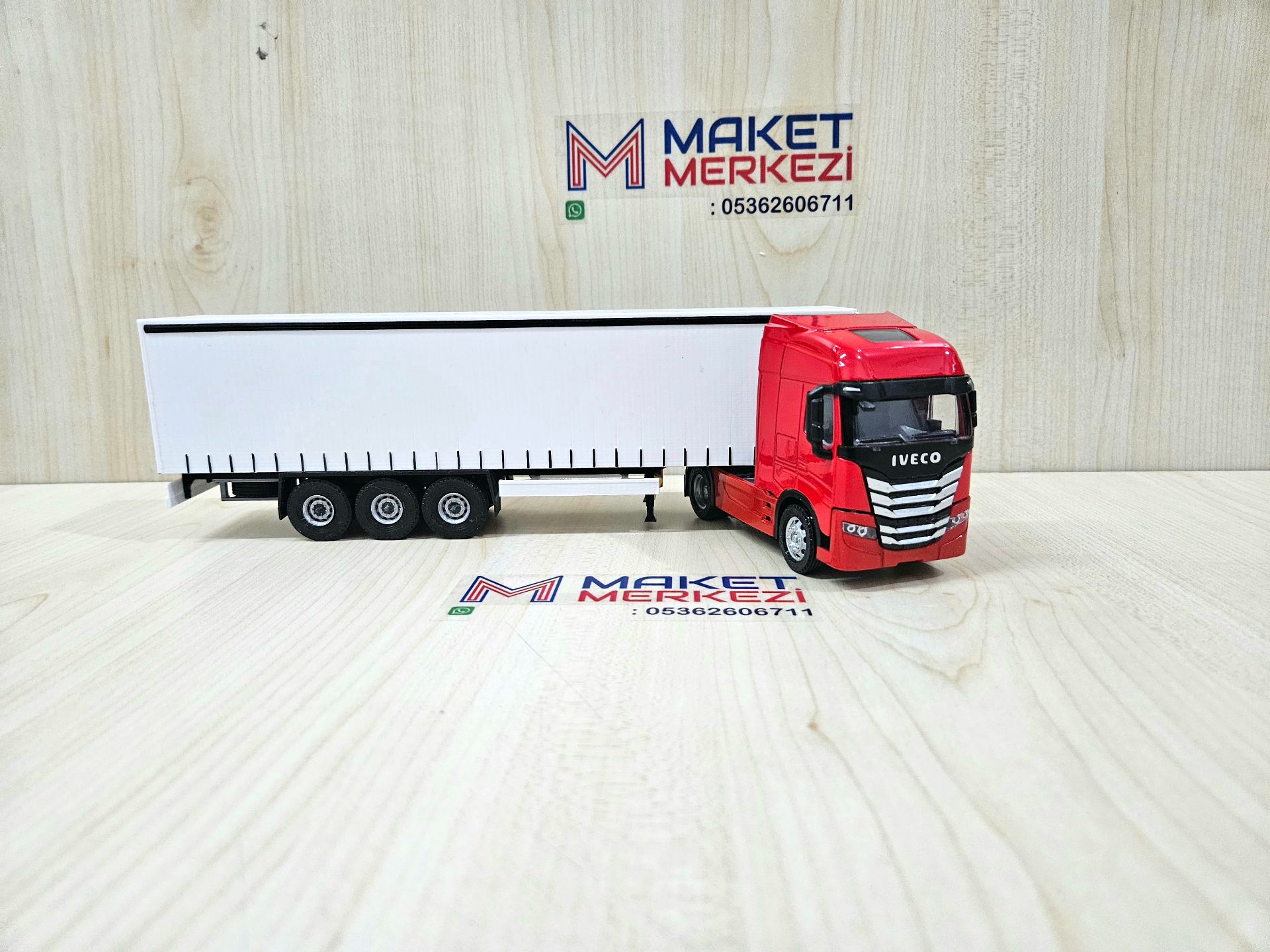 1/50 kırmızı IVECO S-WAY TENTE DORSELİ TIR MAKETİ