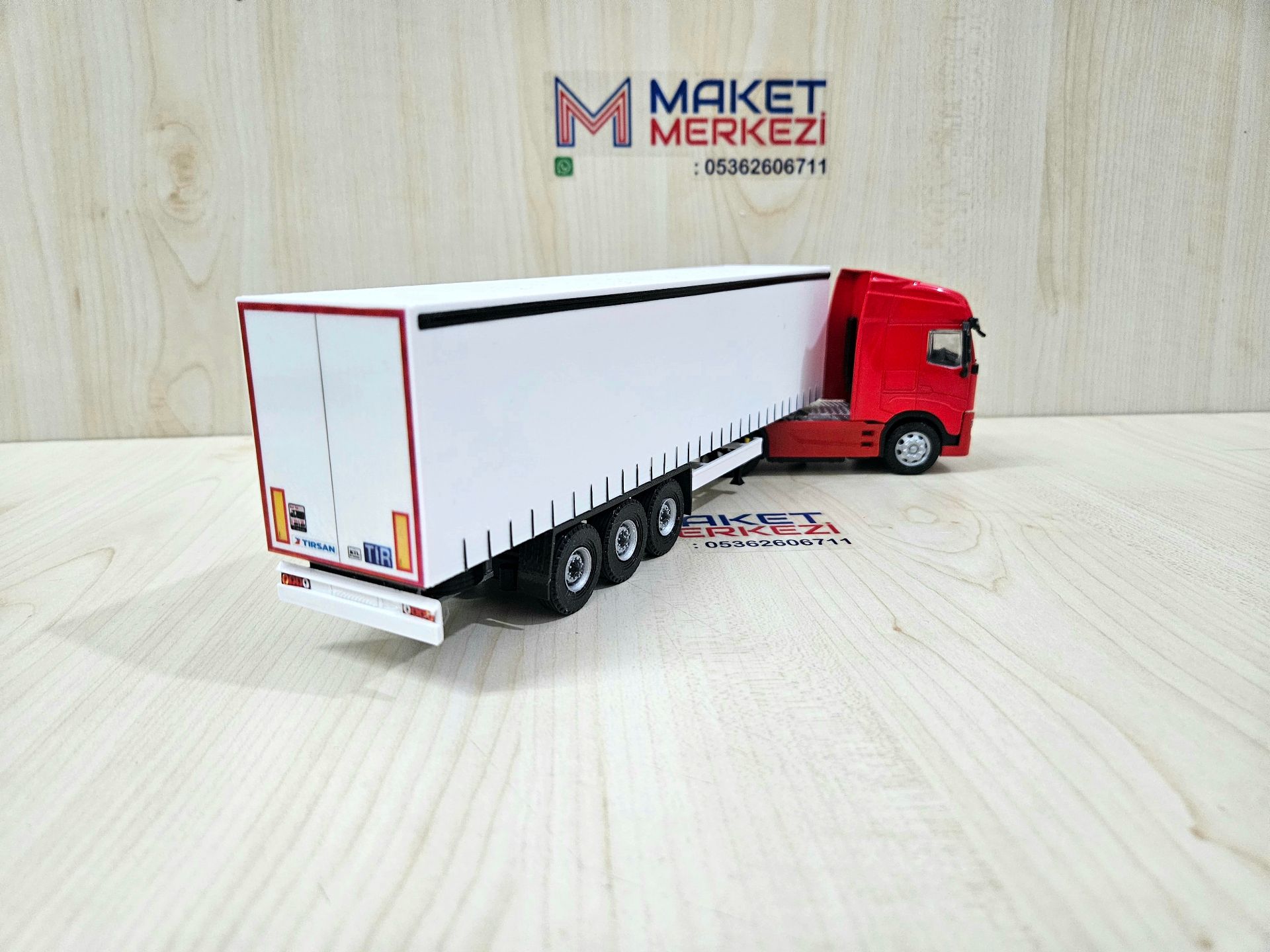 1/50 kırmızı IVECO S-WAY TENTE DORSELİ TIR MAKETİ