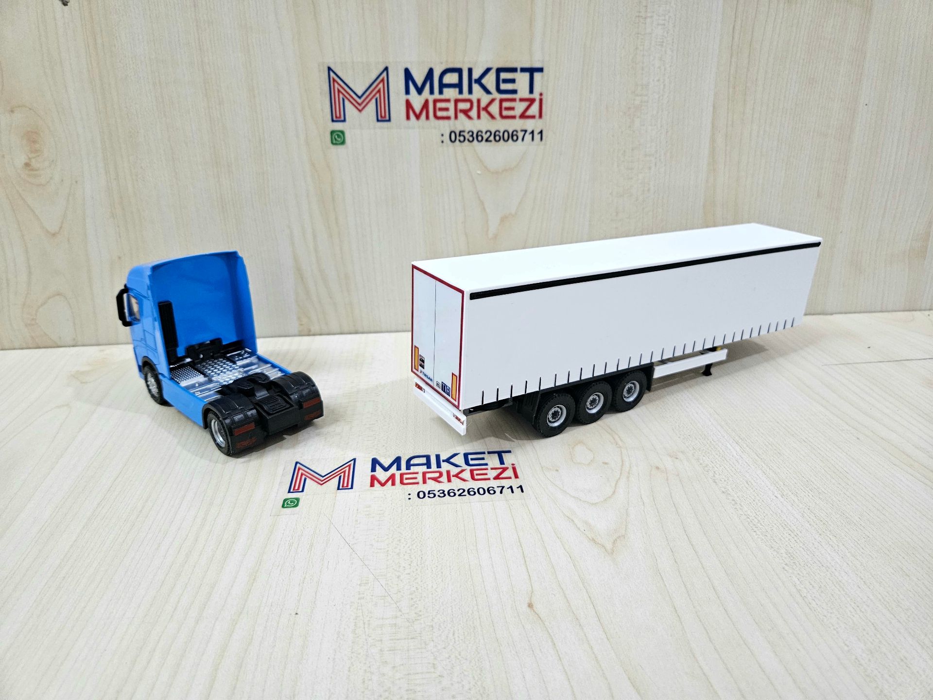 1/50 mavi IVECO S-WAY TENTE DORSELİ TIR MAKETİ