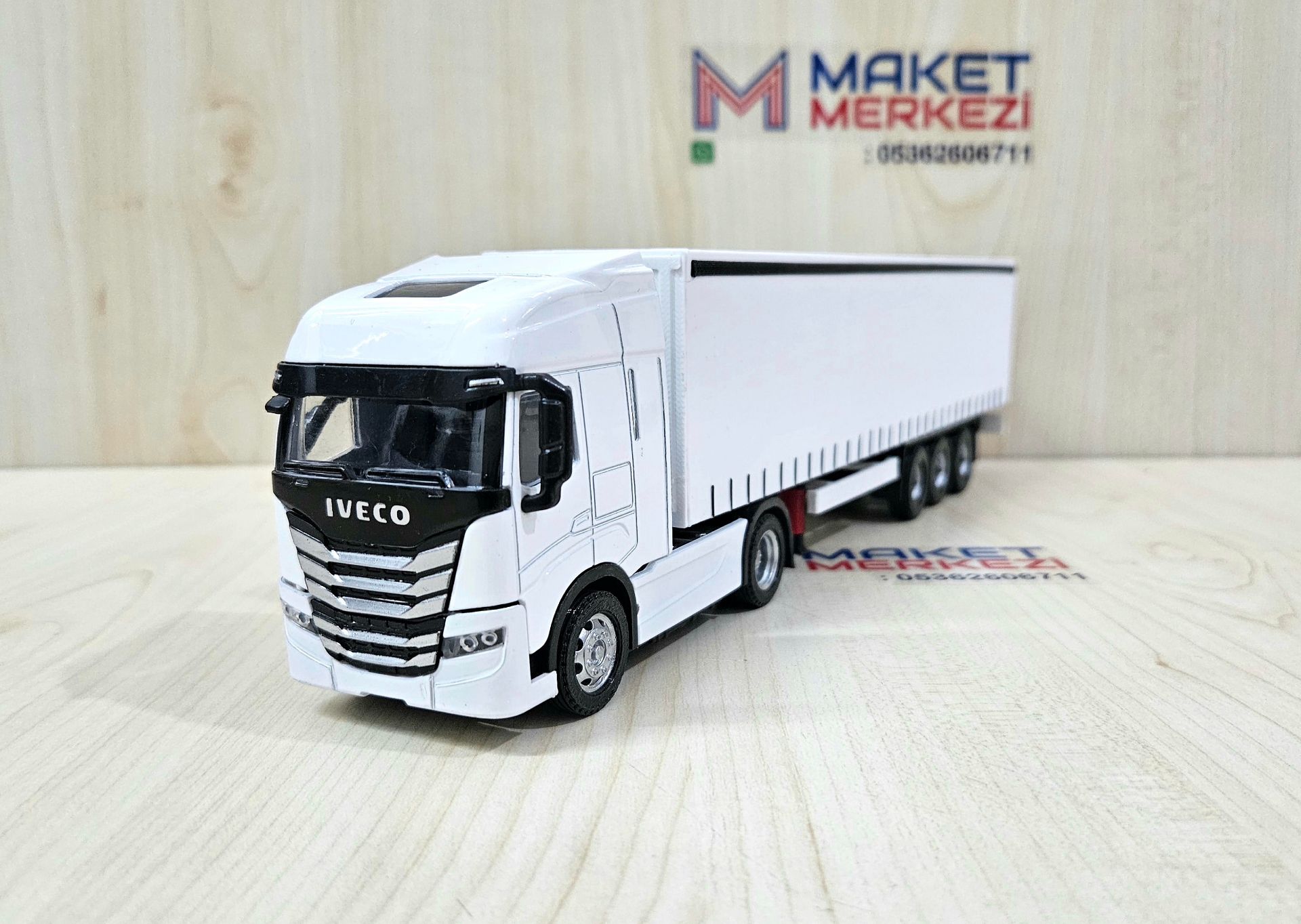 1/50 beyaz IVECO S-WAY TENTE DORSELİ TIR MAKETİ