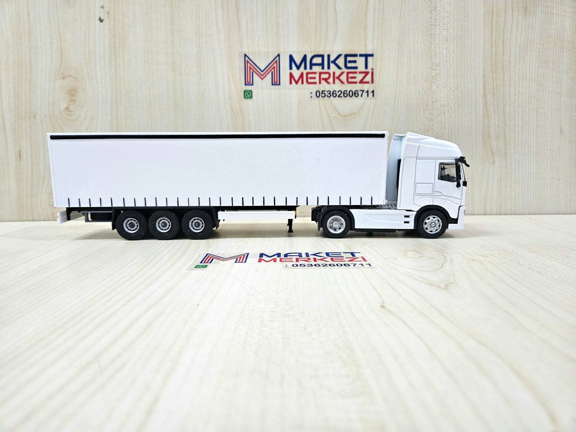 1/50 beyaz IVECO S-WAY TENTE DORSELİ TIR MAKETİ