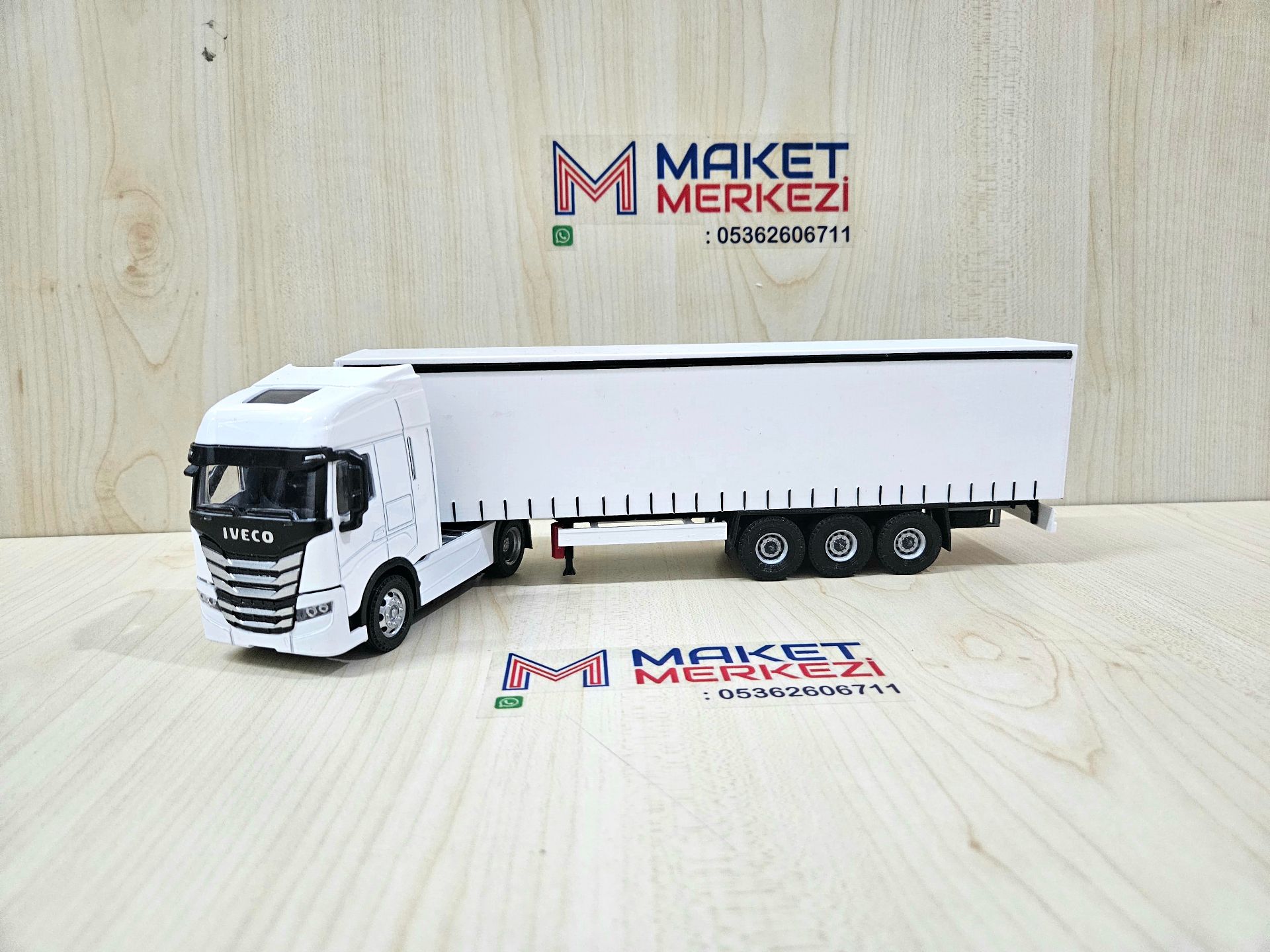 1/50 beyaz IVECO S-WAY TENTE DORSELİ TIR MAKETİ
