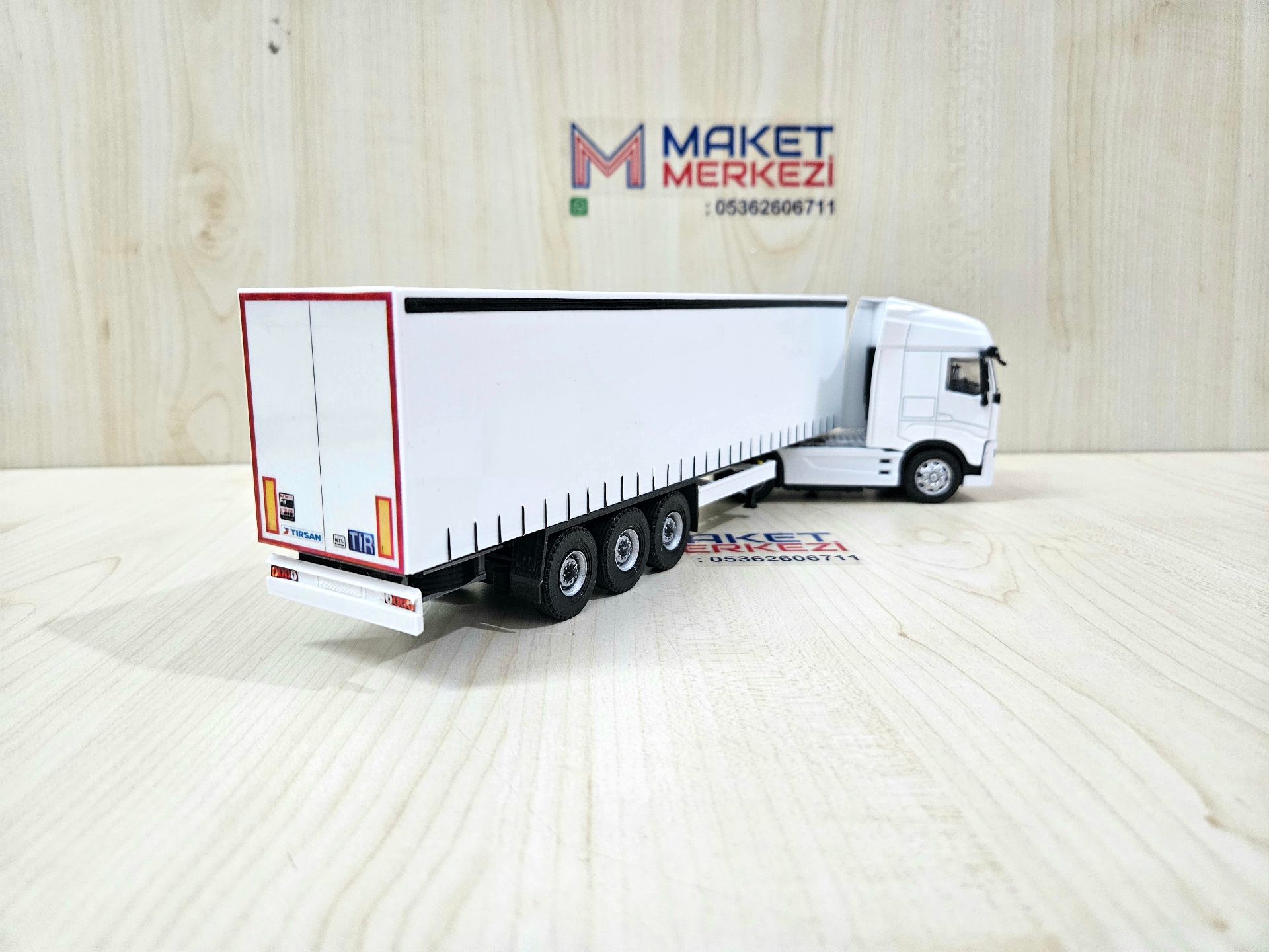 1/50 beyaz IVECO S-WAY TENTE DORSELİ TIR MAKETİ