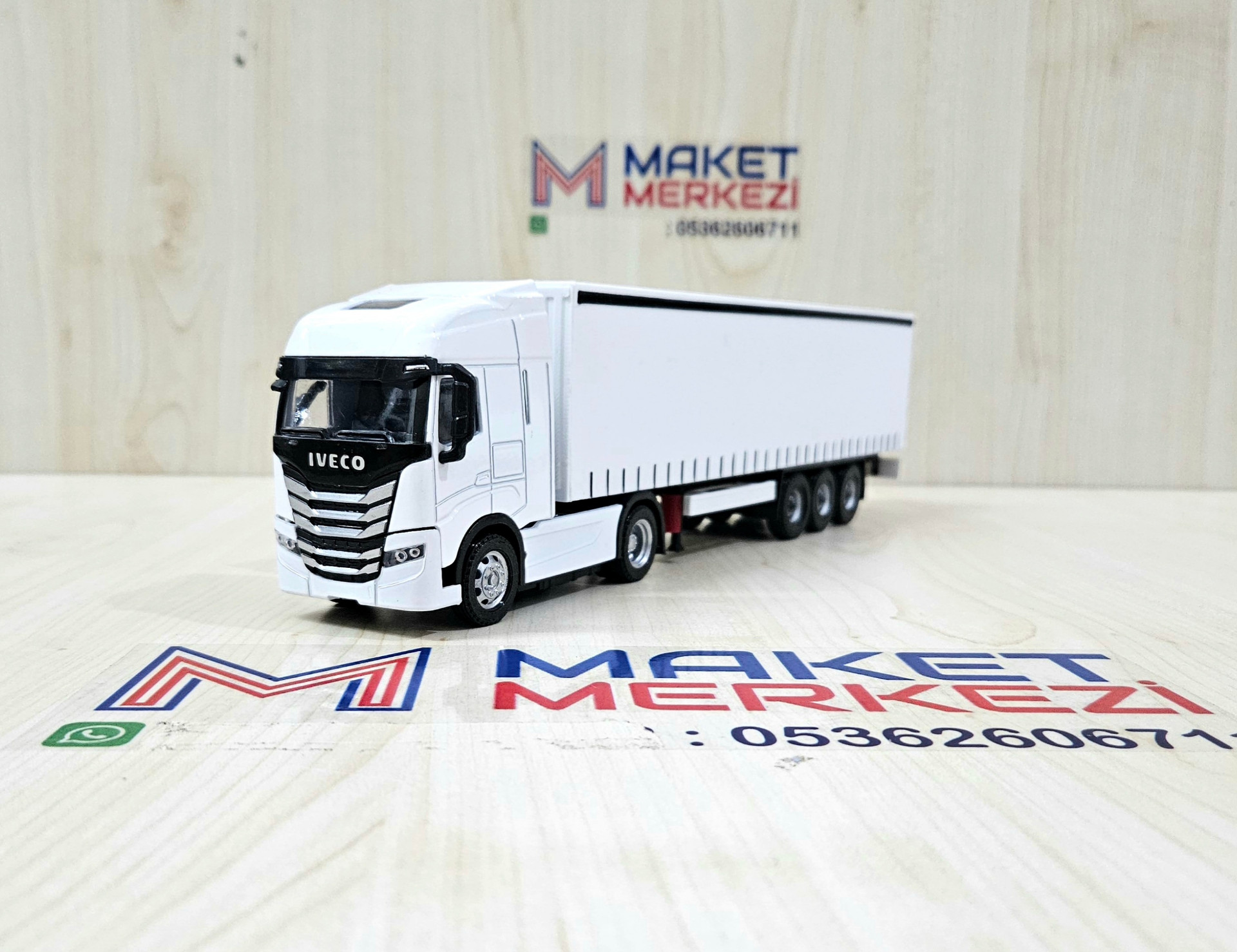 1/50 beyaz IVECO S-WAY TENTE DORSELİ TIR MAKETİ