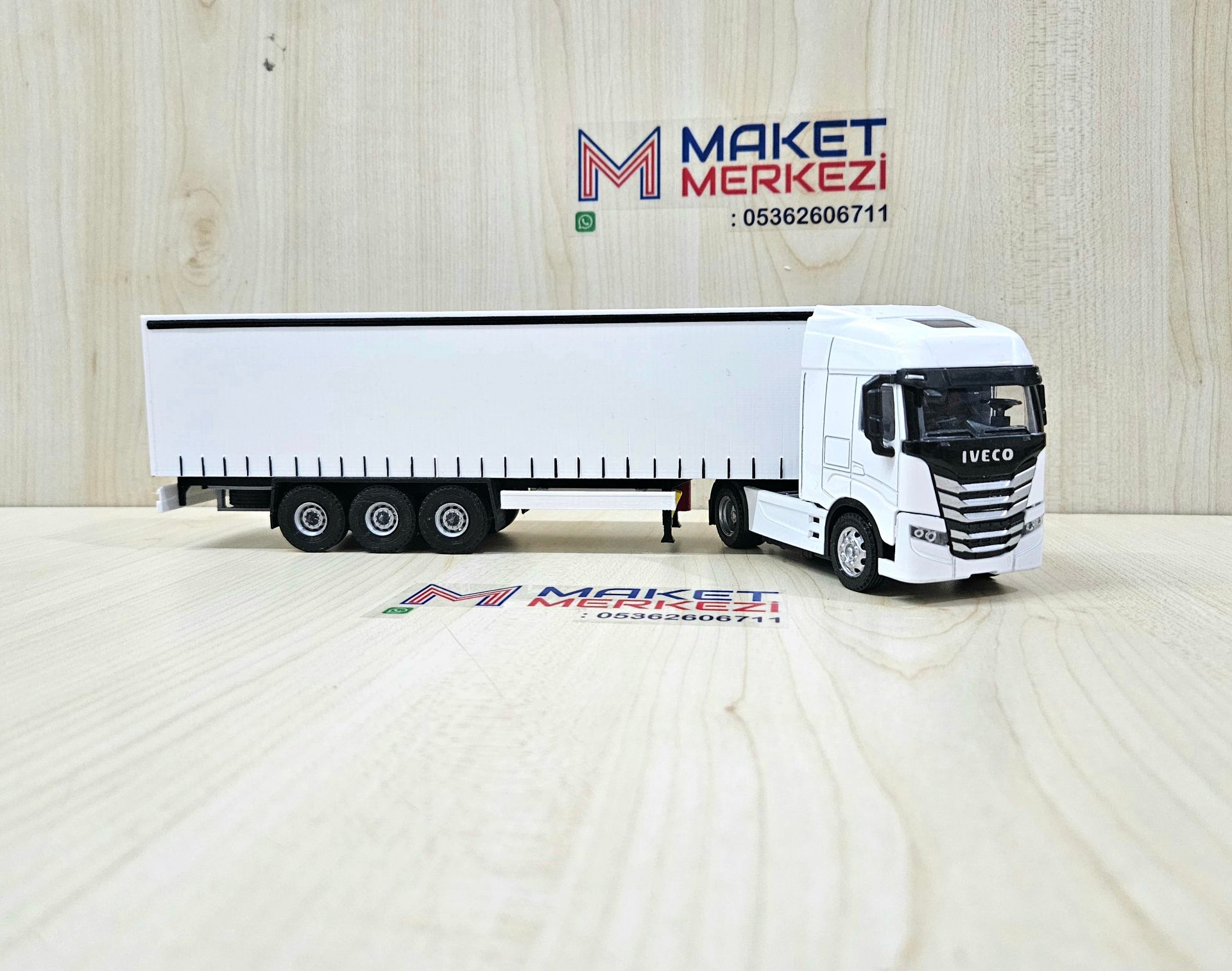 1/50 beyaz IVECO S-WAY TENTE DORSELİ TIR MAKETİ