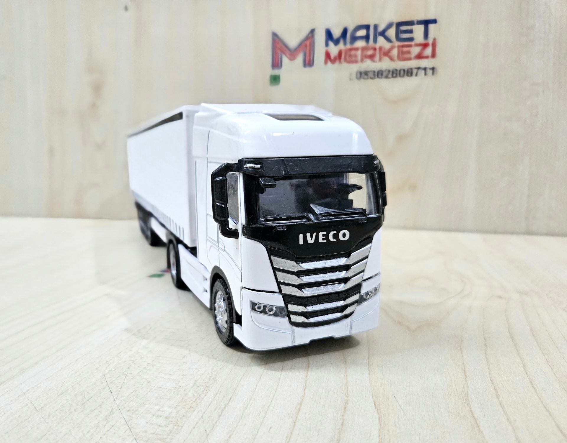1/50 beyaz IVECO S-WAY TENTE DORSELİ TIR MAKETİ