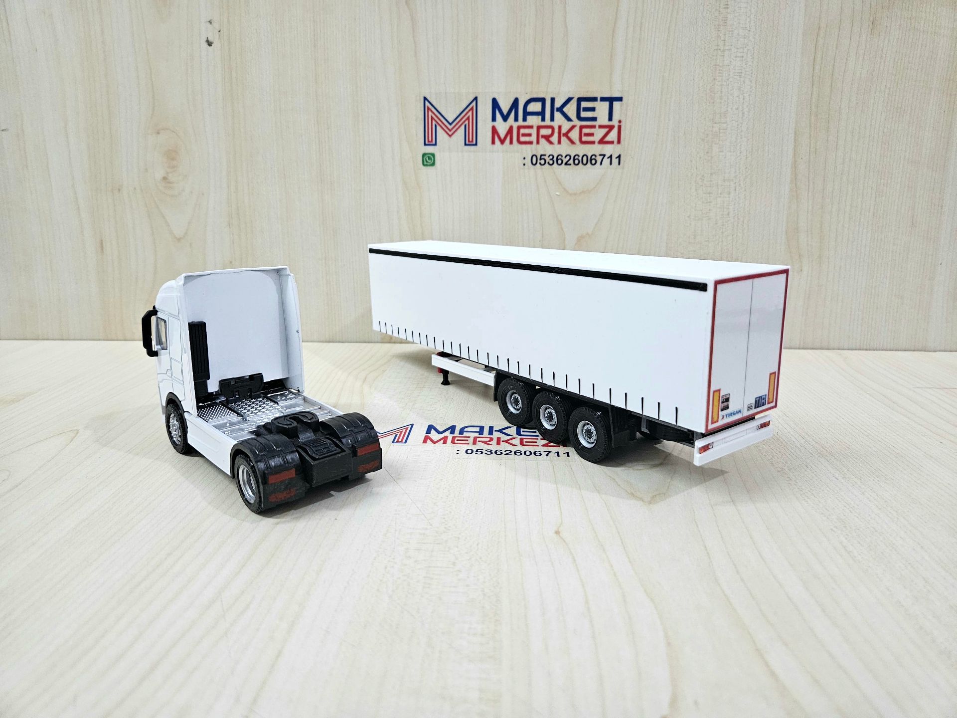 1/50 beyaz IVECO S-WAY TENTE DORSELİ TIR MAKETİ