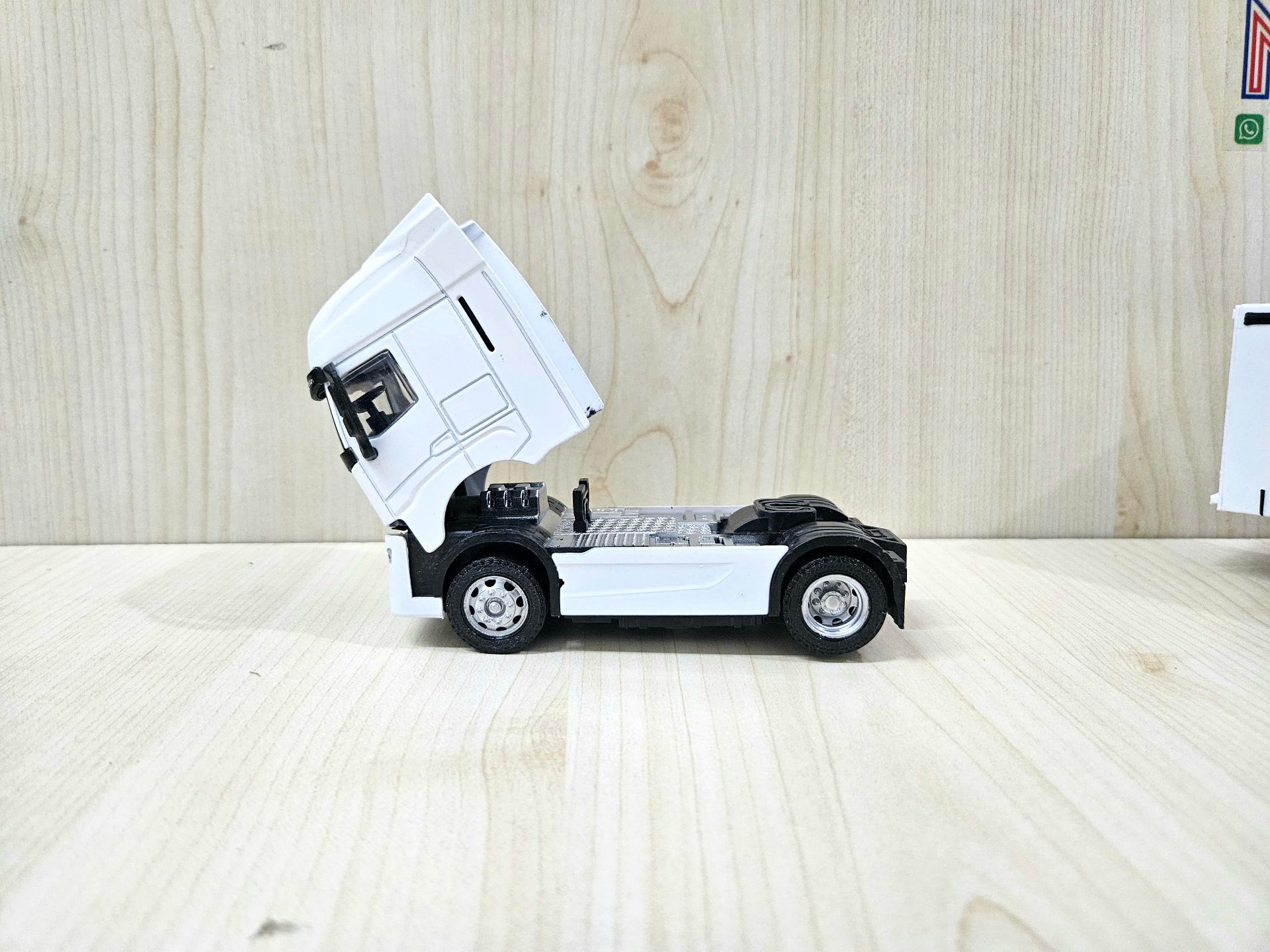 1/50 beyaz IVECO S-WAY TENTE DORSELİ TIR MAKETİ
