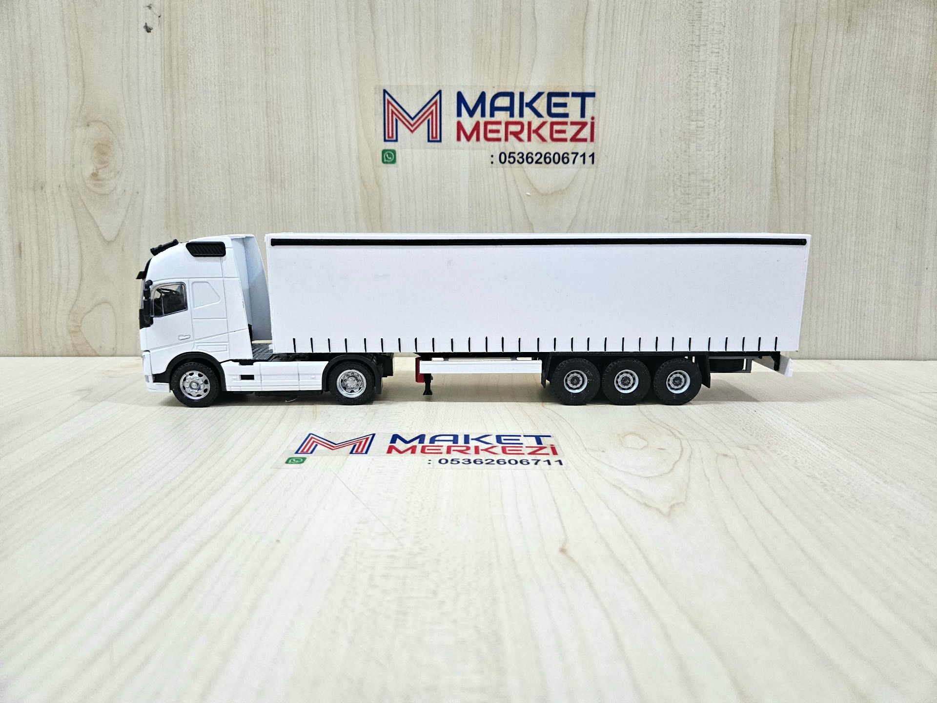 1/50 beyaz VOLVO FH4 TENTE DORSELİ TIR MAKETİ
