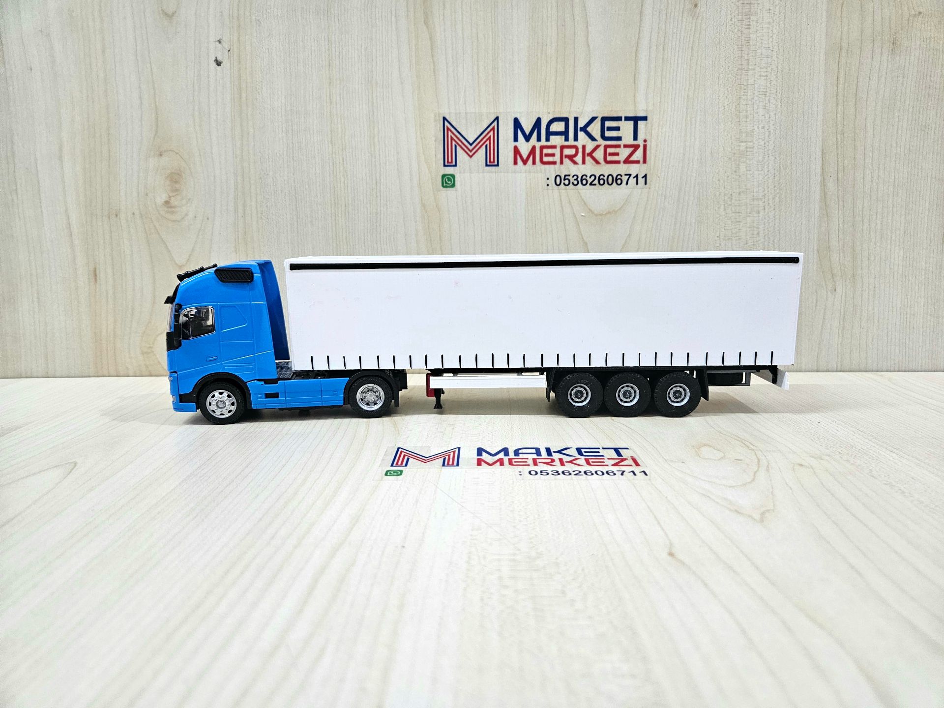 1/50 mavi VOLVO FH4 TENTE DORSELİ TIR MAKETİ