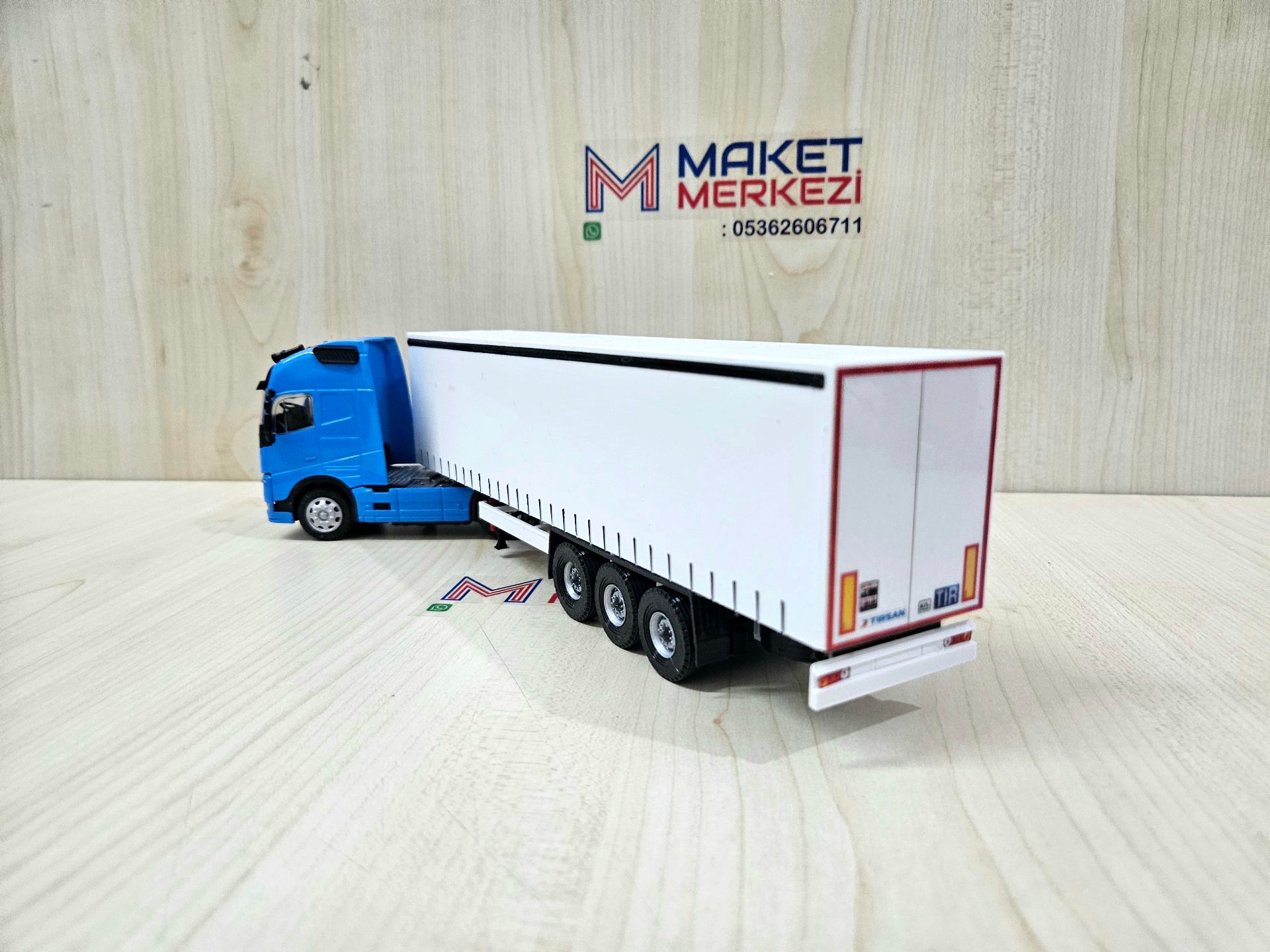 1/50 mavi VOLVO FH4 TENTE DORSELİ TIR MAKETİ