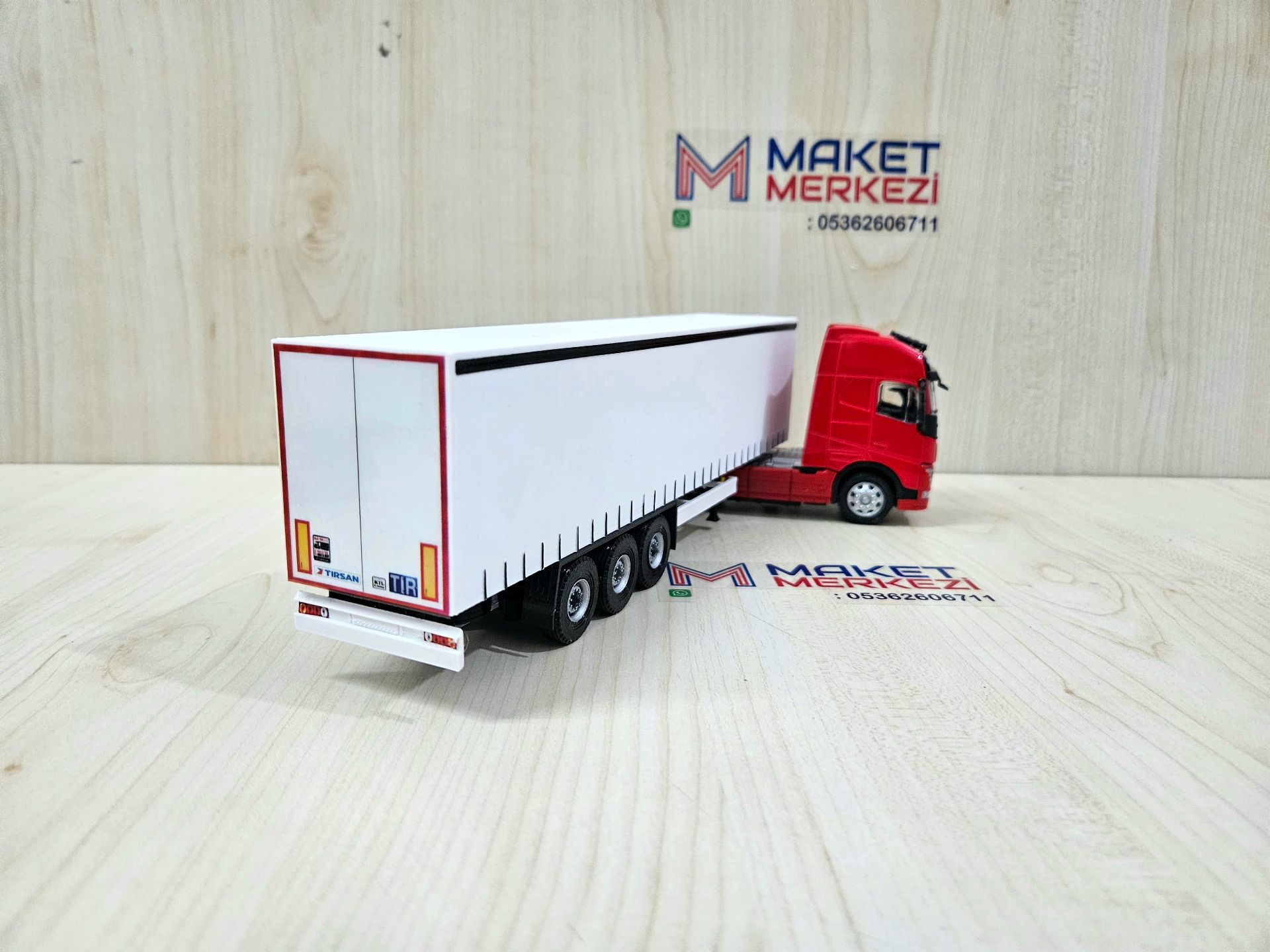 1/50 kırmızı VOLVO FH4 TENTE DORSELİ TIR MAKETİ