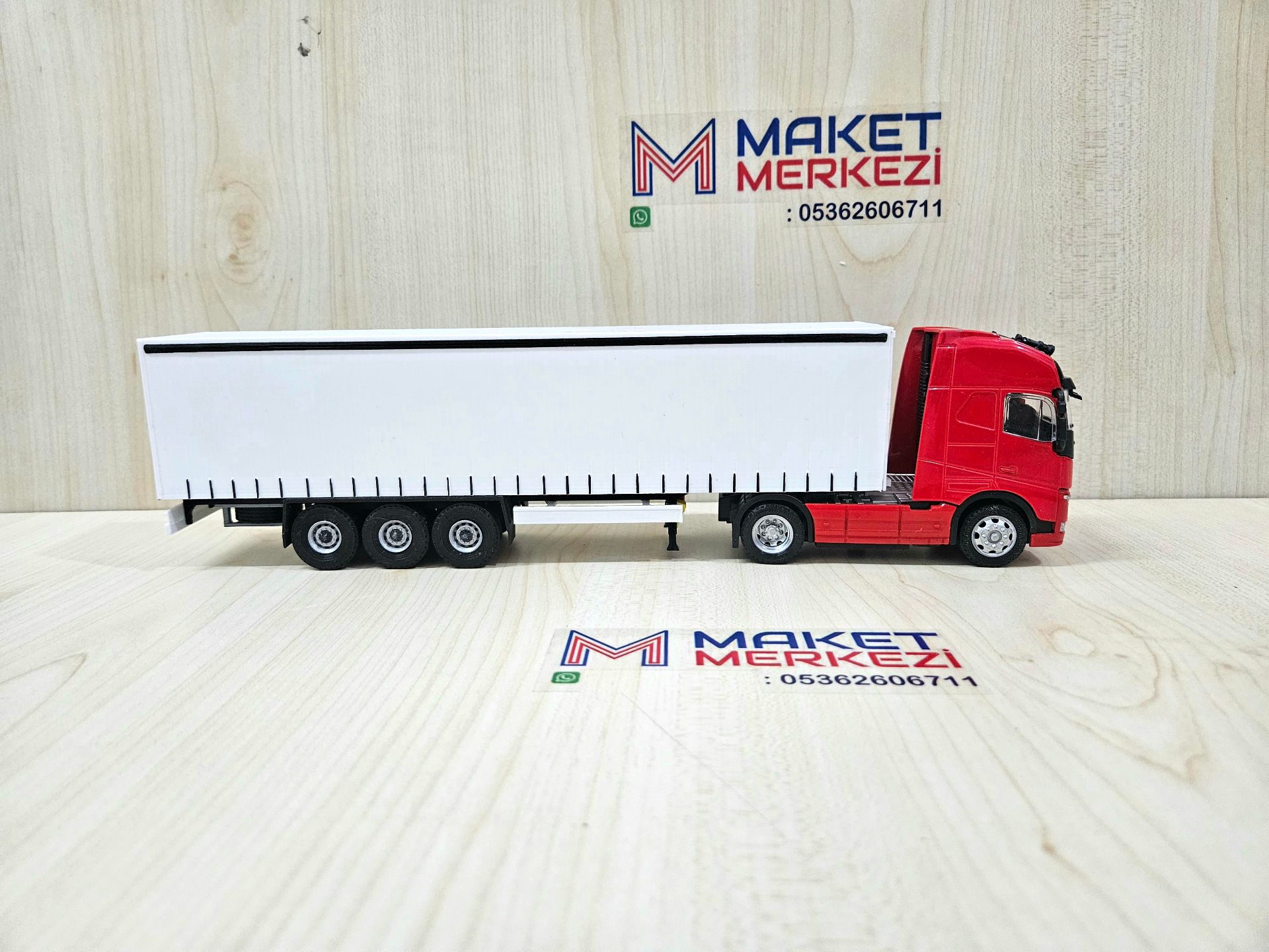 1/50 kırmızı VOLVO FH4 TENTE DORSELİ TIR MAKETİ