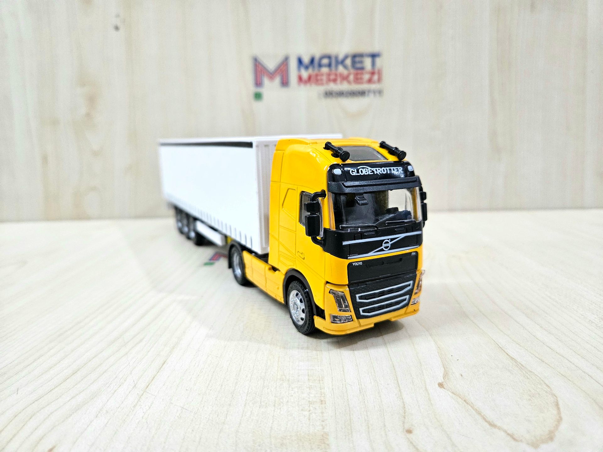 1/50 sarı VOLVO FH4 TENTE DORSELİ TIR MAKETİ