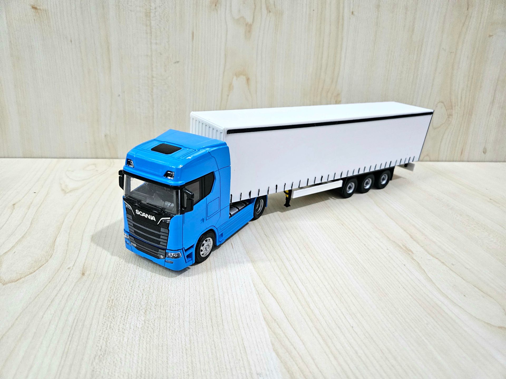 1/50 mavi SCANIA 770S TENTE DORSELİ TIR MAKETİ