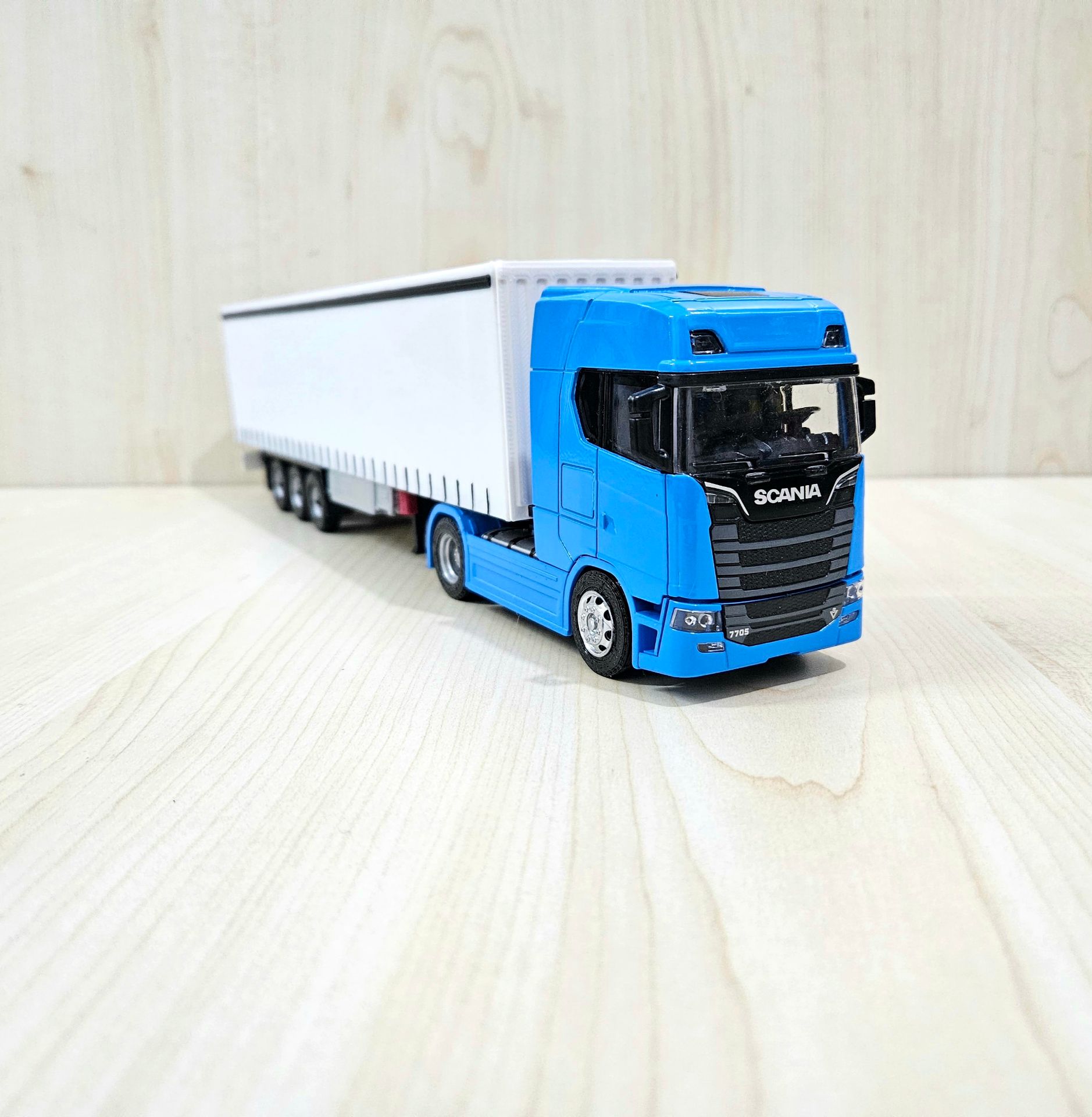 1/50 mavi SCANIA 770S TENTE DORSELİ TIR MAKETİ