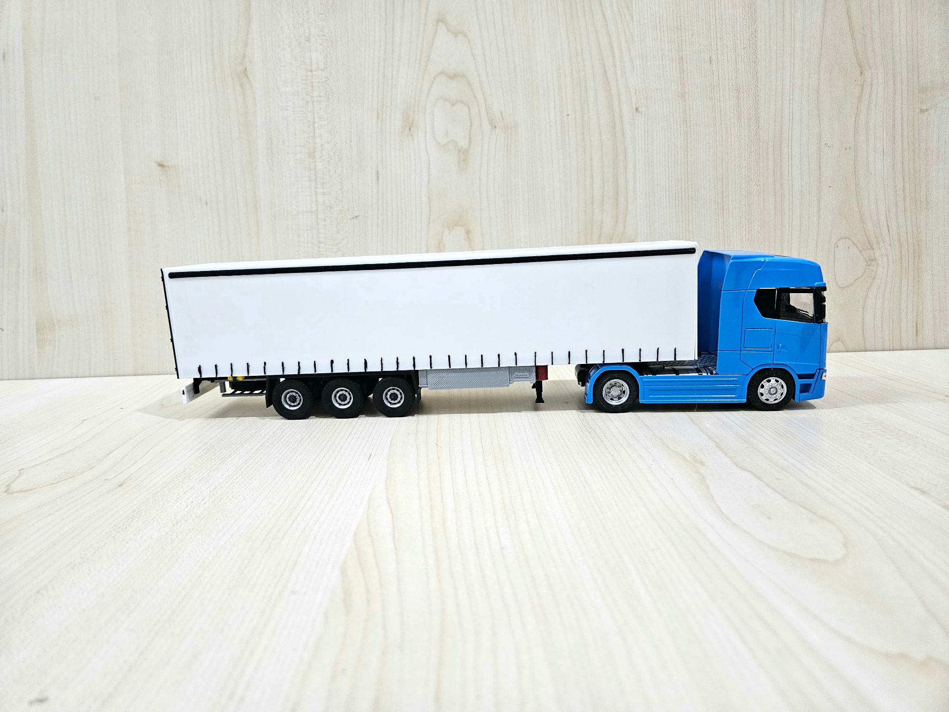 1/50 mavi SCANIA 770S TENTE DORSELİ TIR MAKETİ