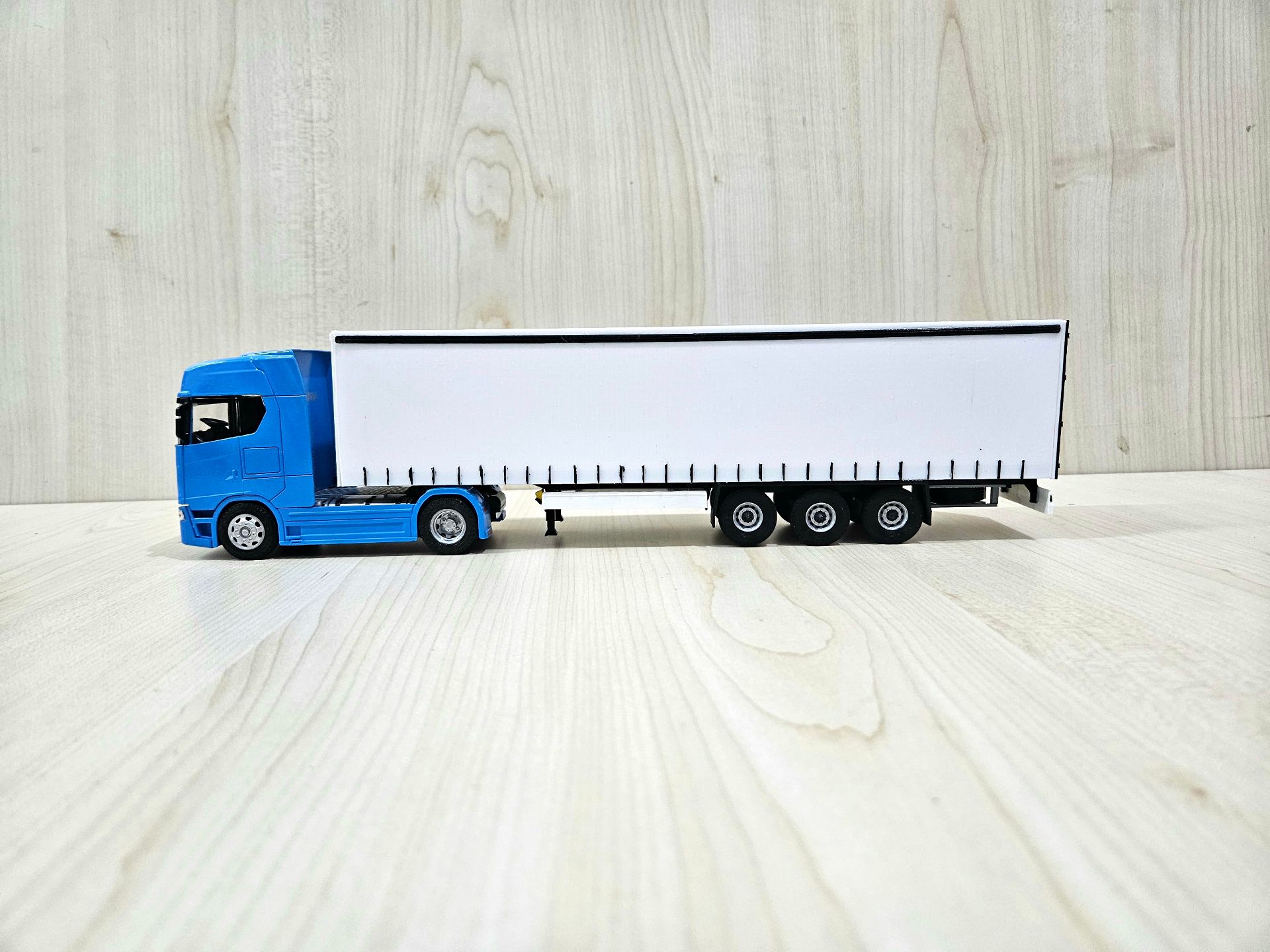 1/50 mavi SCANIA 770S TENTE DORSELİ TIR MAKETİ