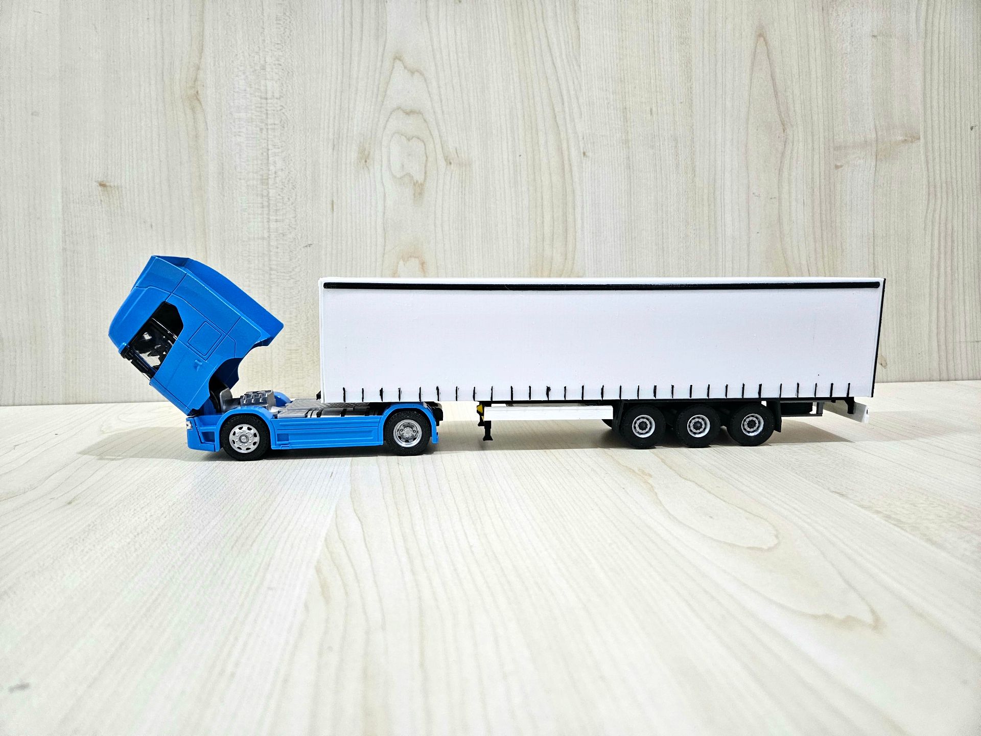 1/50 mavi SCANIA 770S TENTE DORSELİ TIR MAKETİ