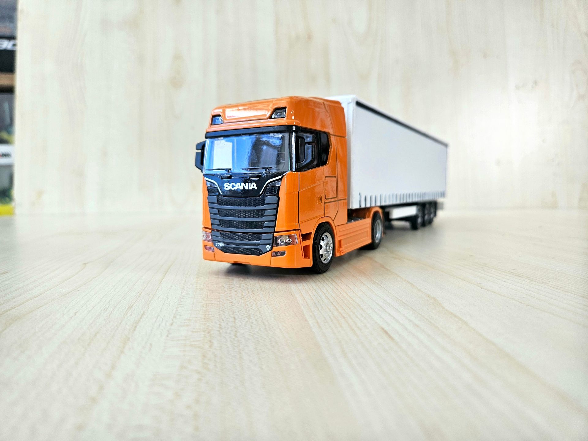 1/50 turuncu SCANIA 770S TENTE DORSELİ TIR MAKETİ