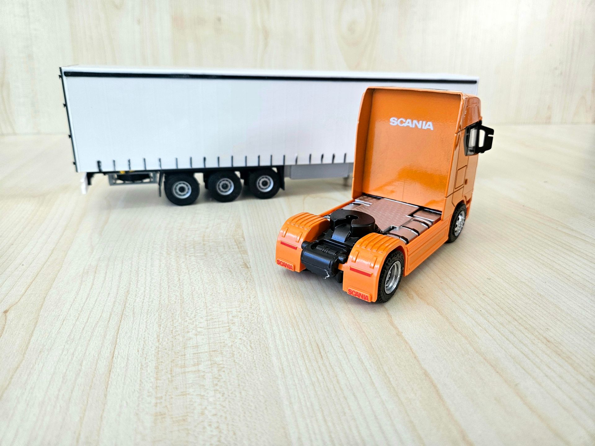 1/50 turuncu SCANIA 770S TENTE DORSELİ TIR MAKETİ