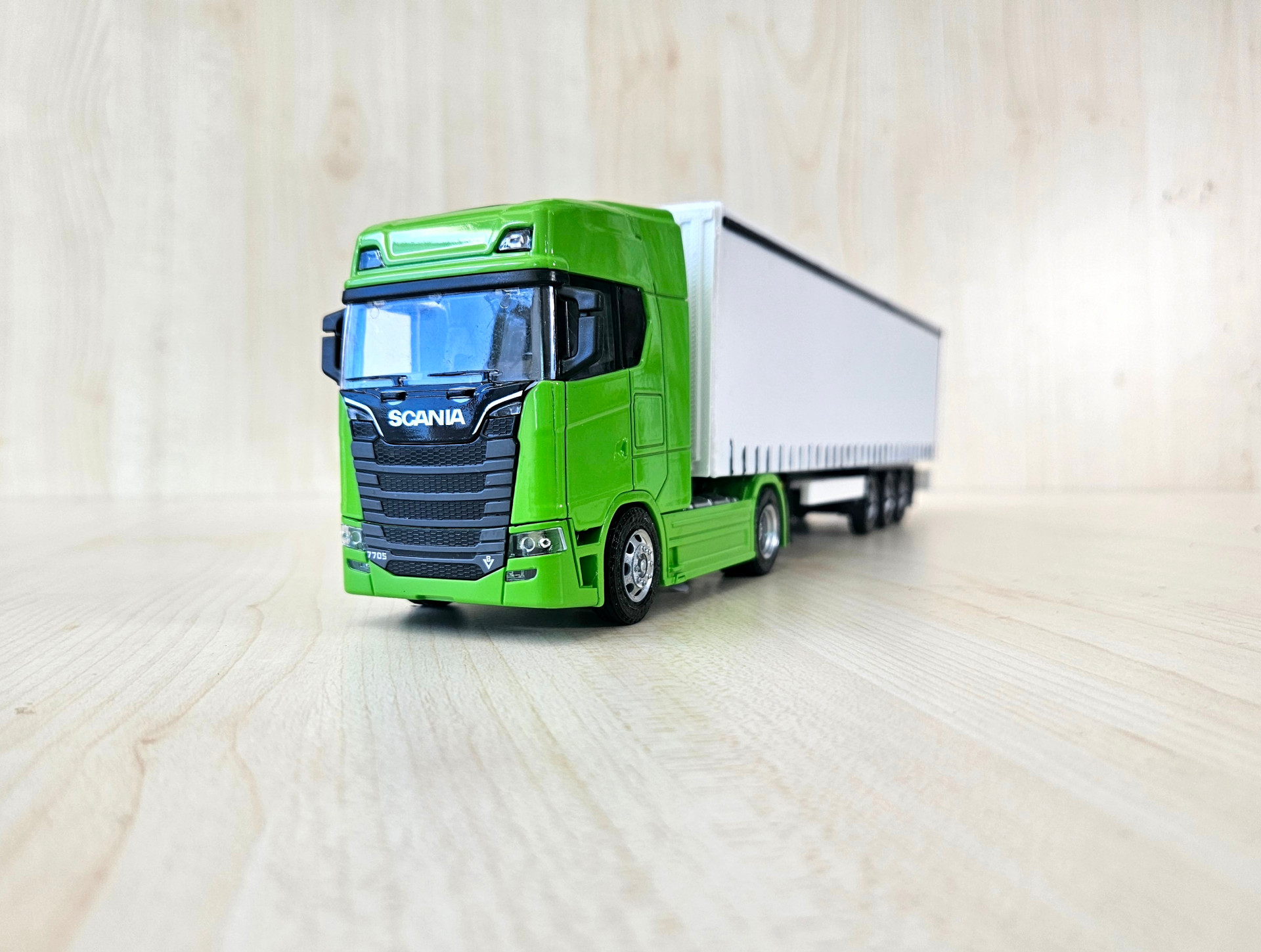 1/50 yeşil SCANIA 770S TENTE DORSELİ TIR MAKETİ
