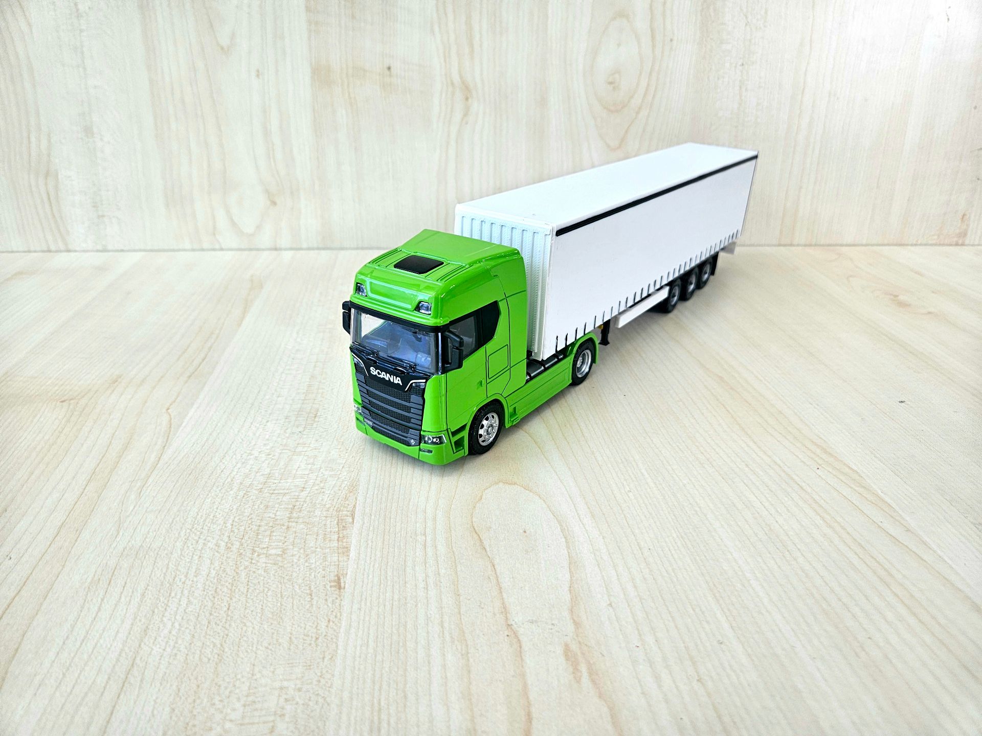 1/50 yeşil SCANIA 770S TENTE DORSELİ TIR MAKETİ