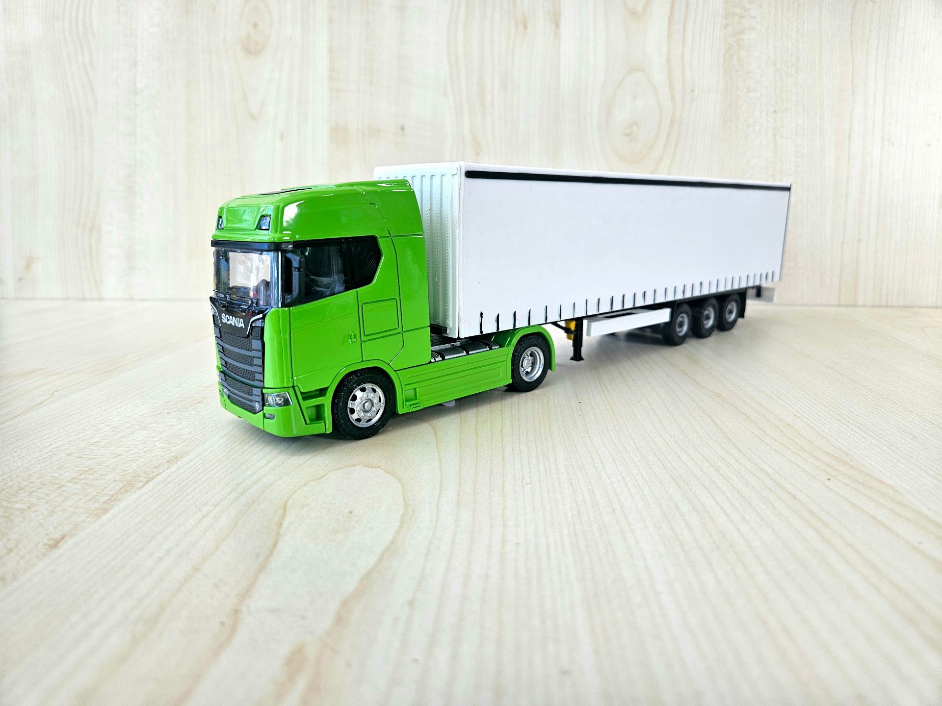 1/50 yeşil SCANIA 770S TENTE DORSELİ TIR MAKETİ
