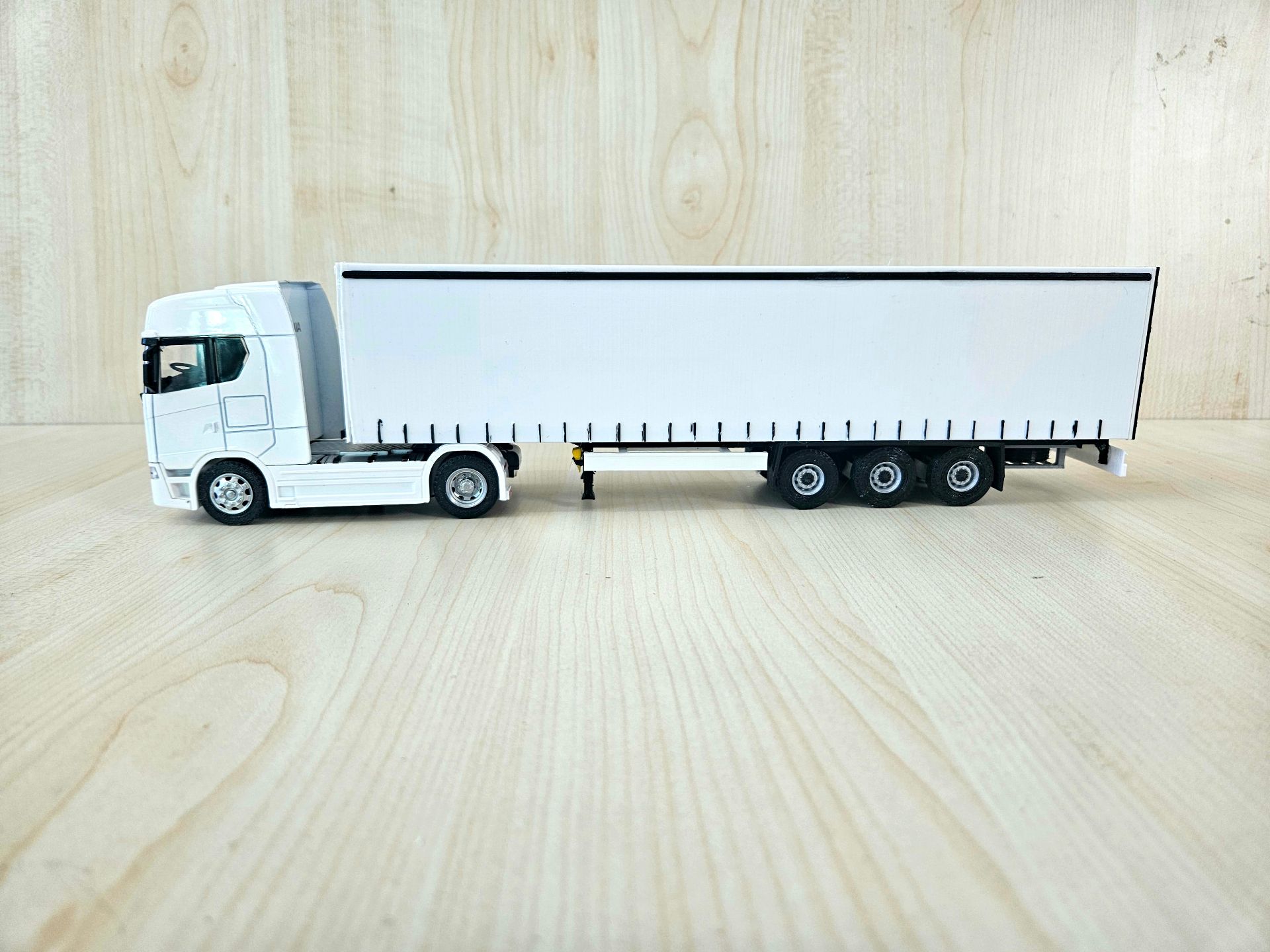1/50 beyaz SCANIA 770S TENTE DORSELİ TIR MAKETİ