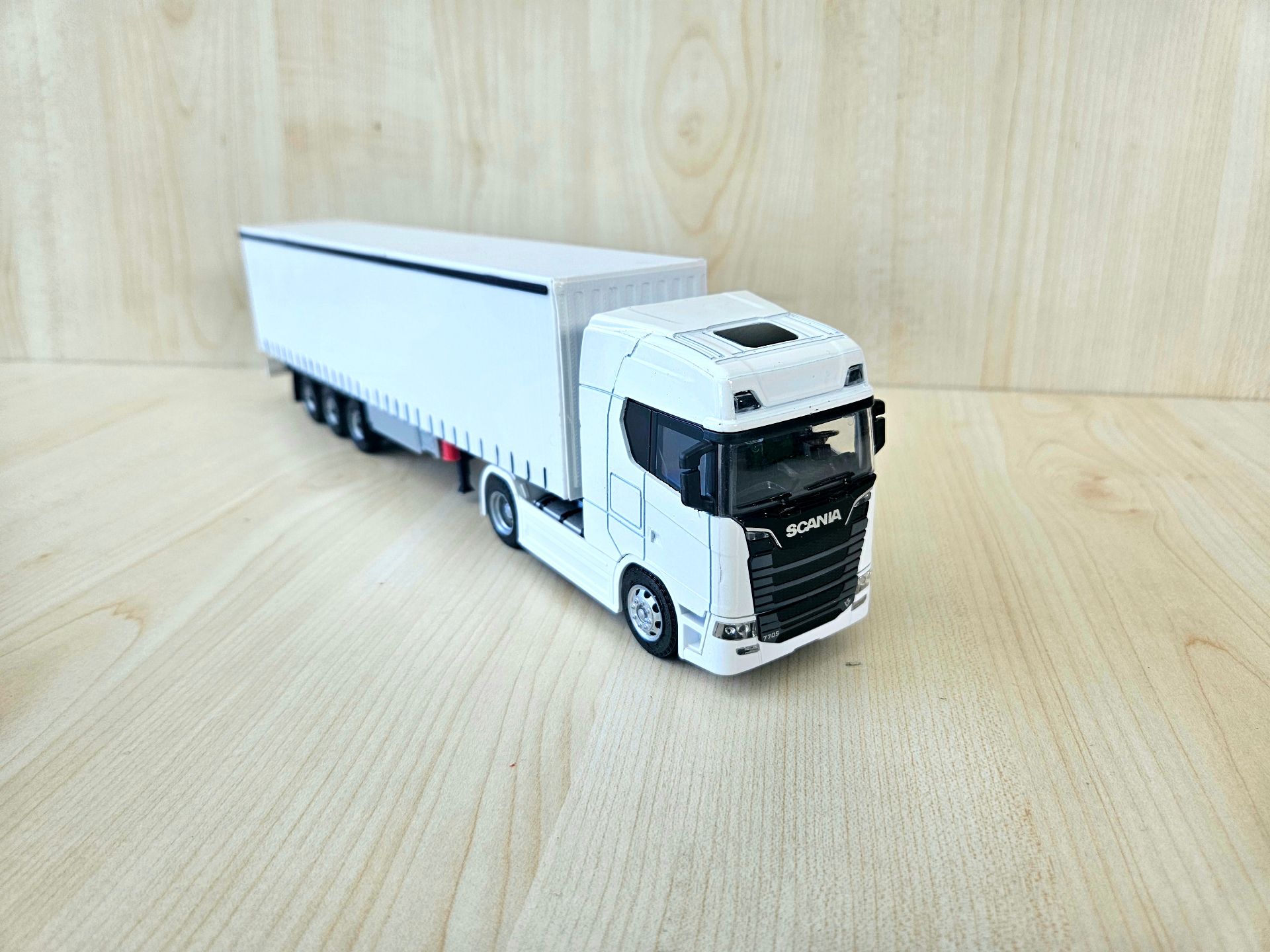 1/50 beyaz SCANIA 770S TENTE DORSELİ TIR MAKETİ