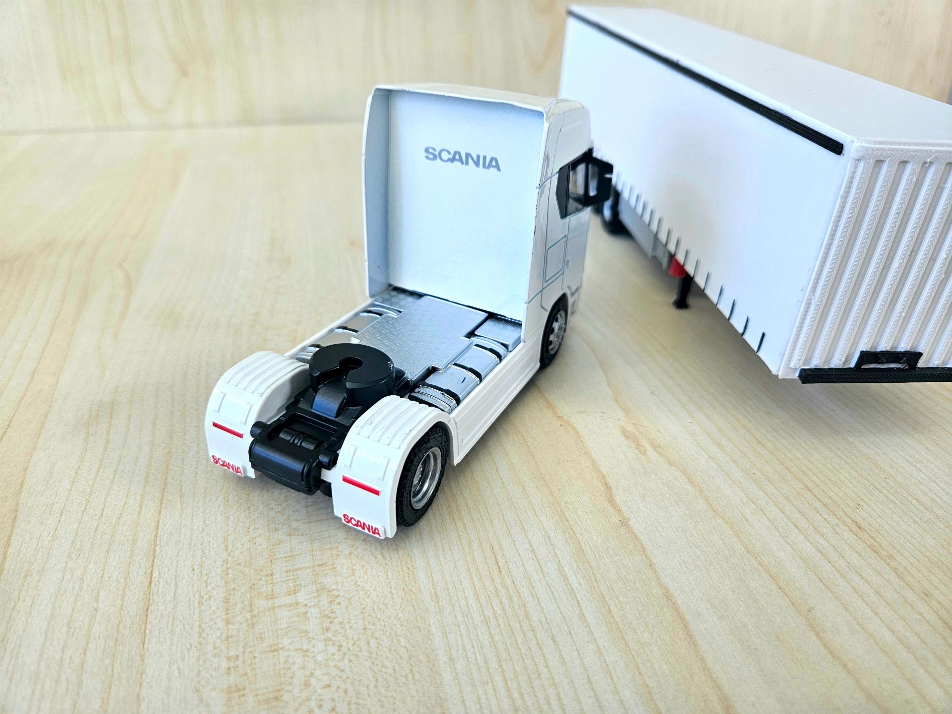 1/50 beyaz SCANIA 770S TENTE DORSELİ TIR MAKETİ