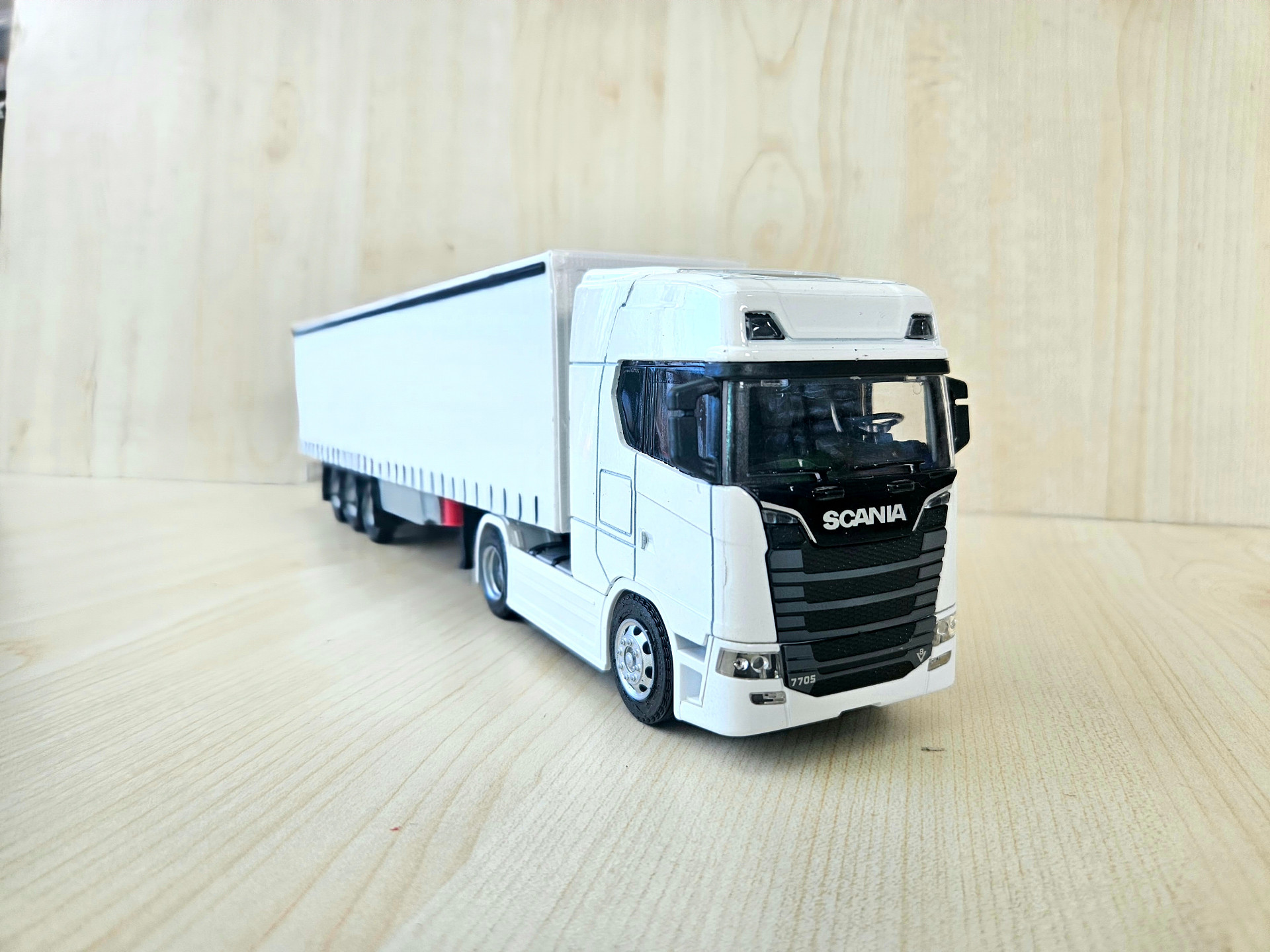 1/50 beyaz SCANIA 770S TENTE DORSELİ TIR MAKETİ
